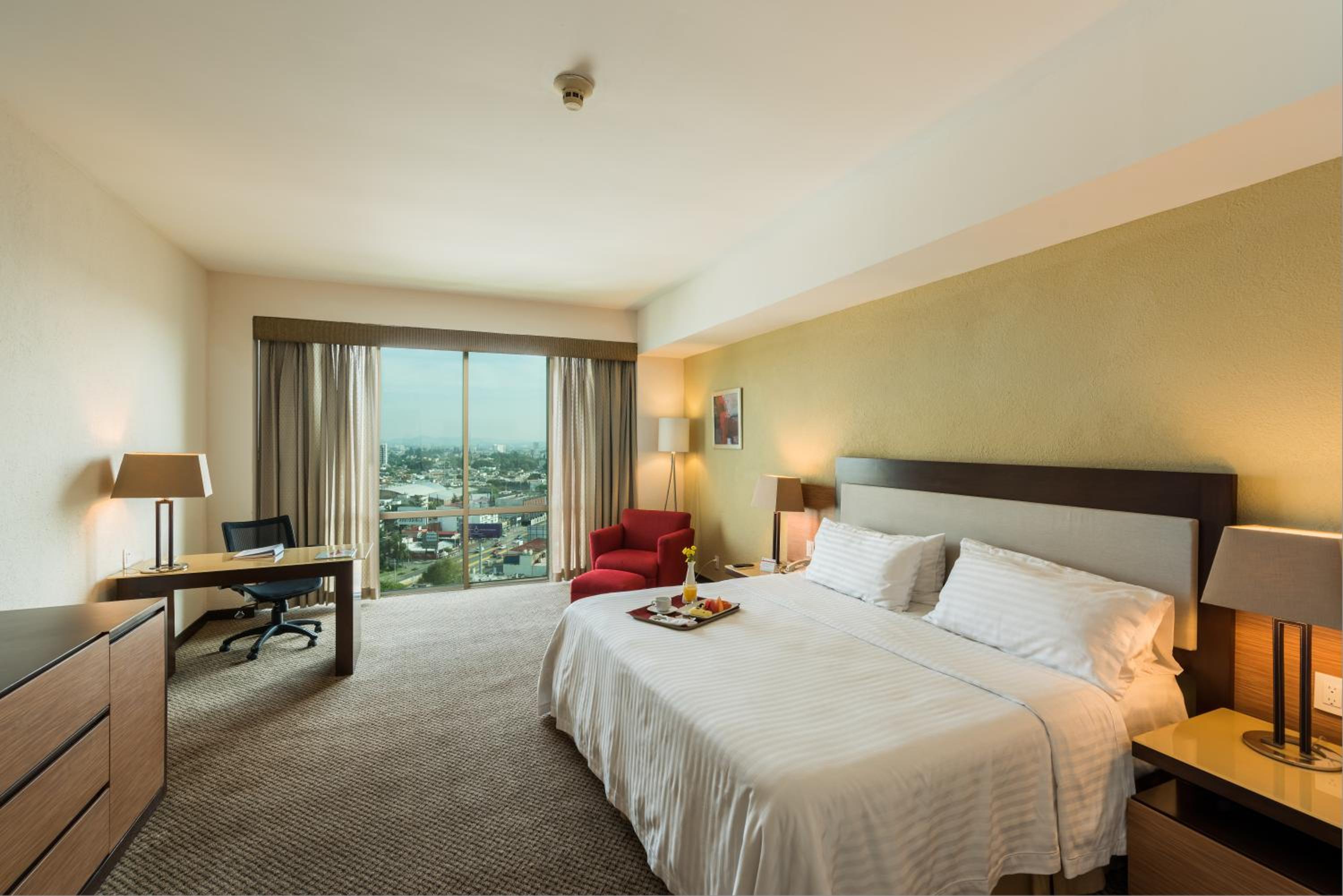 Premium King Room - Photo 10