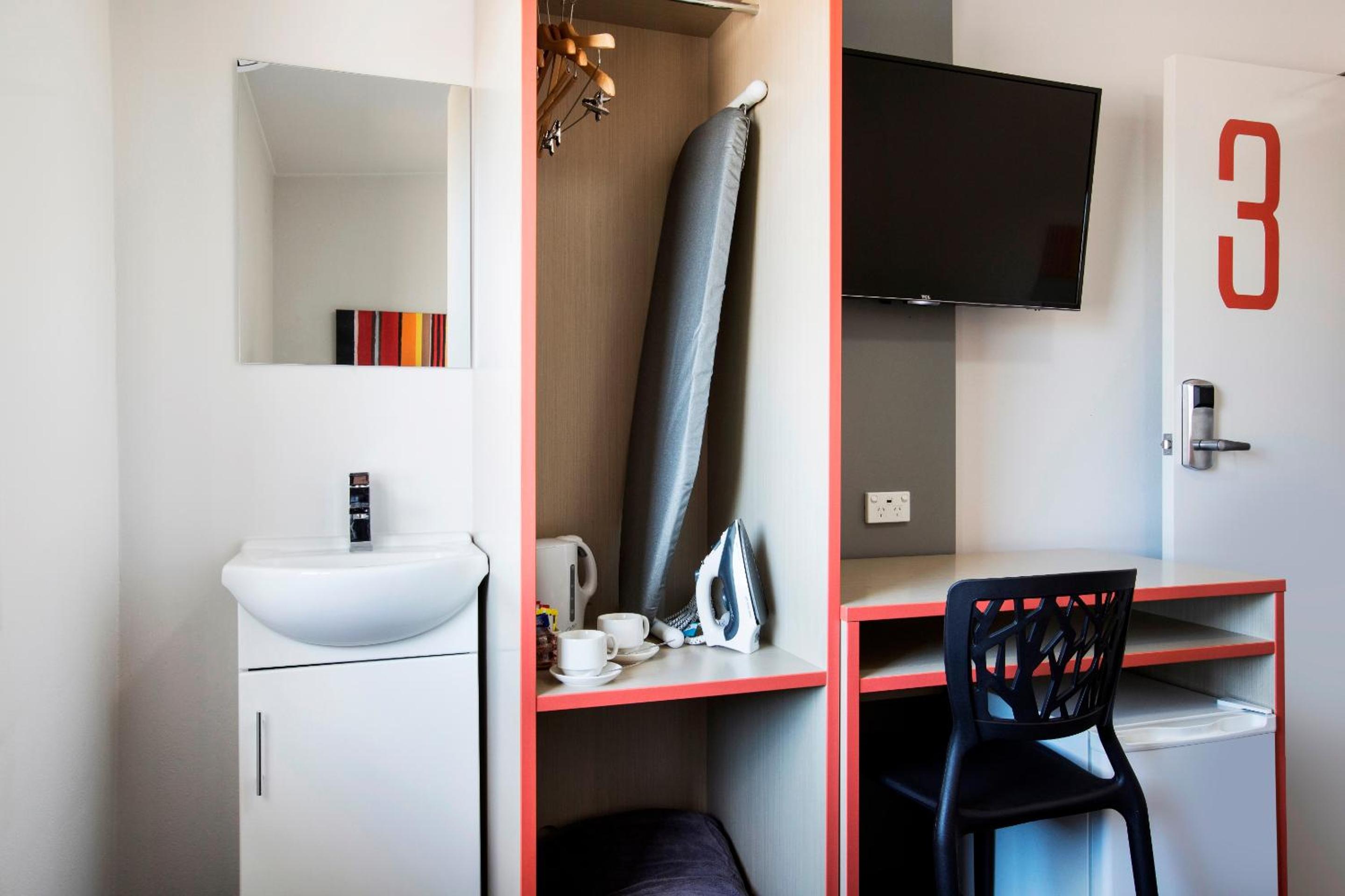 Studio King with Ensuite Bathroom  photo 3