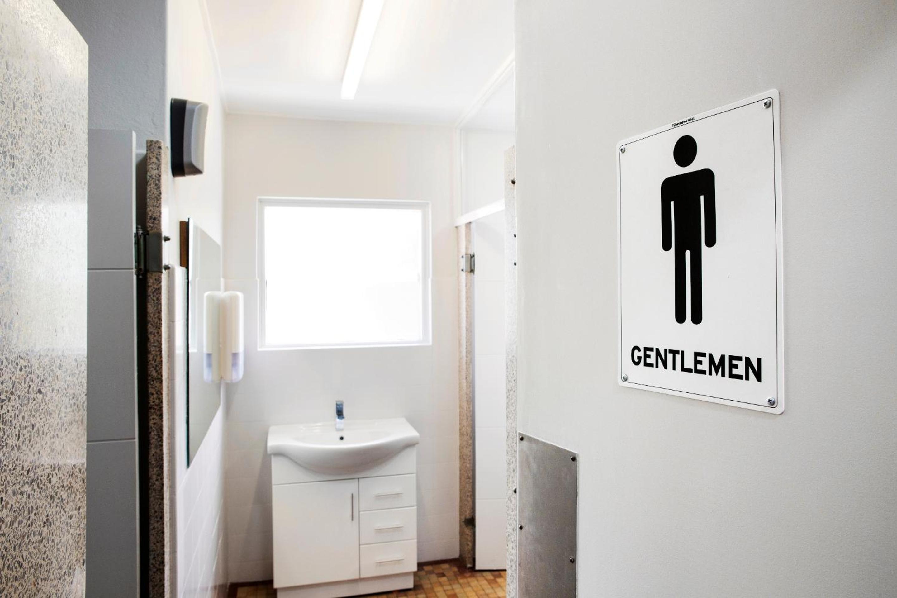 Compact Triple Room with Shared Bathroom  photo 3