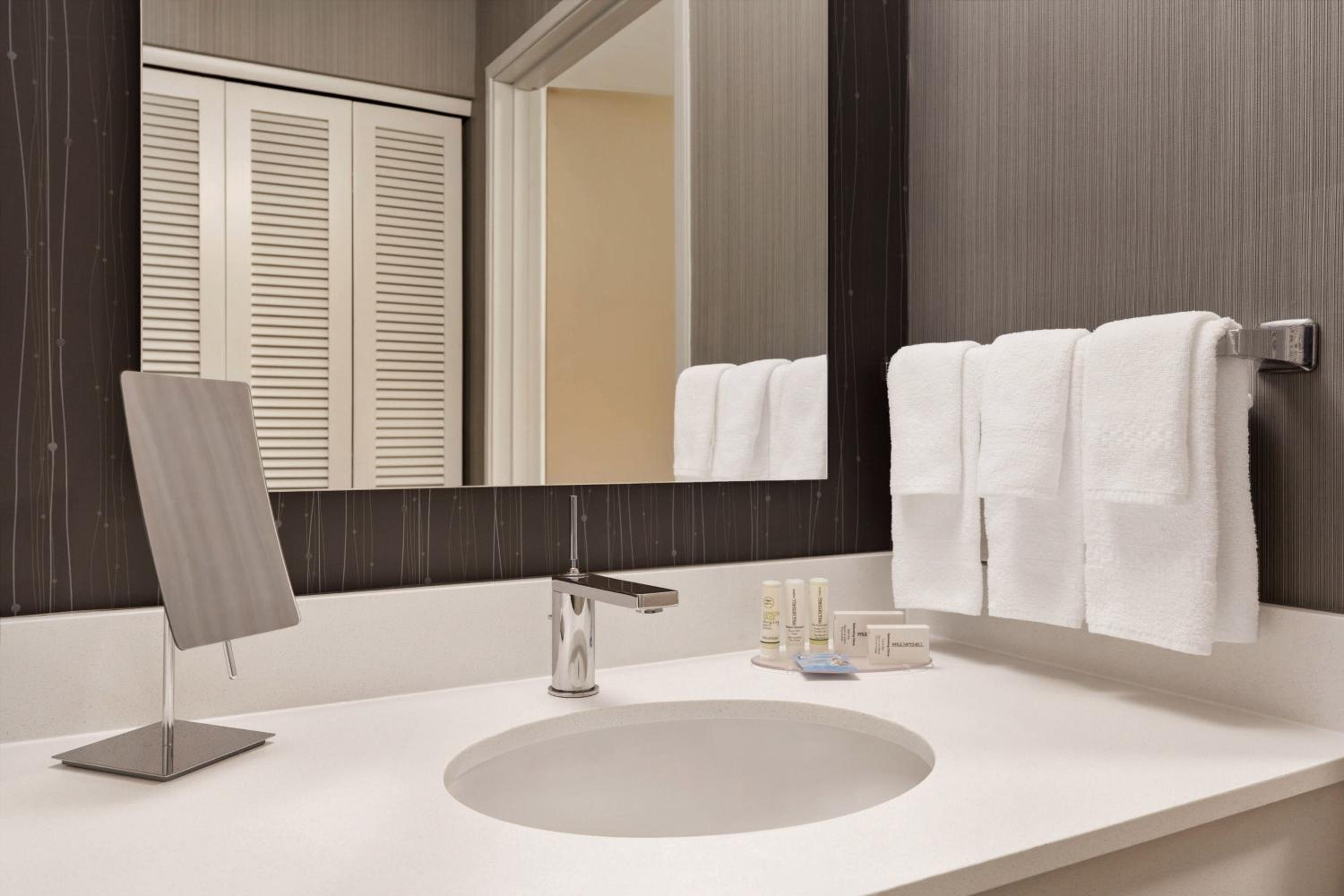 King Room with Bathtub - Mobility Access - Photo 3