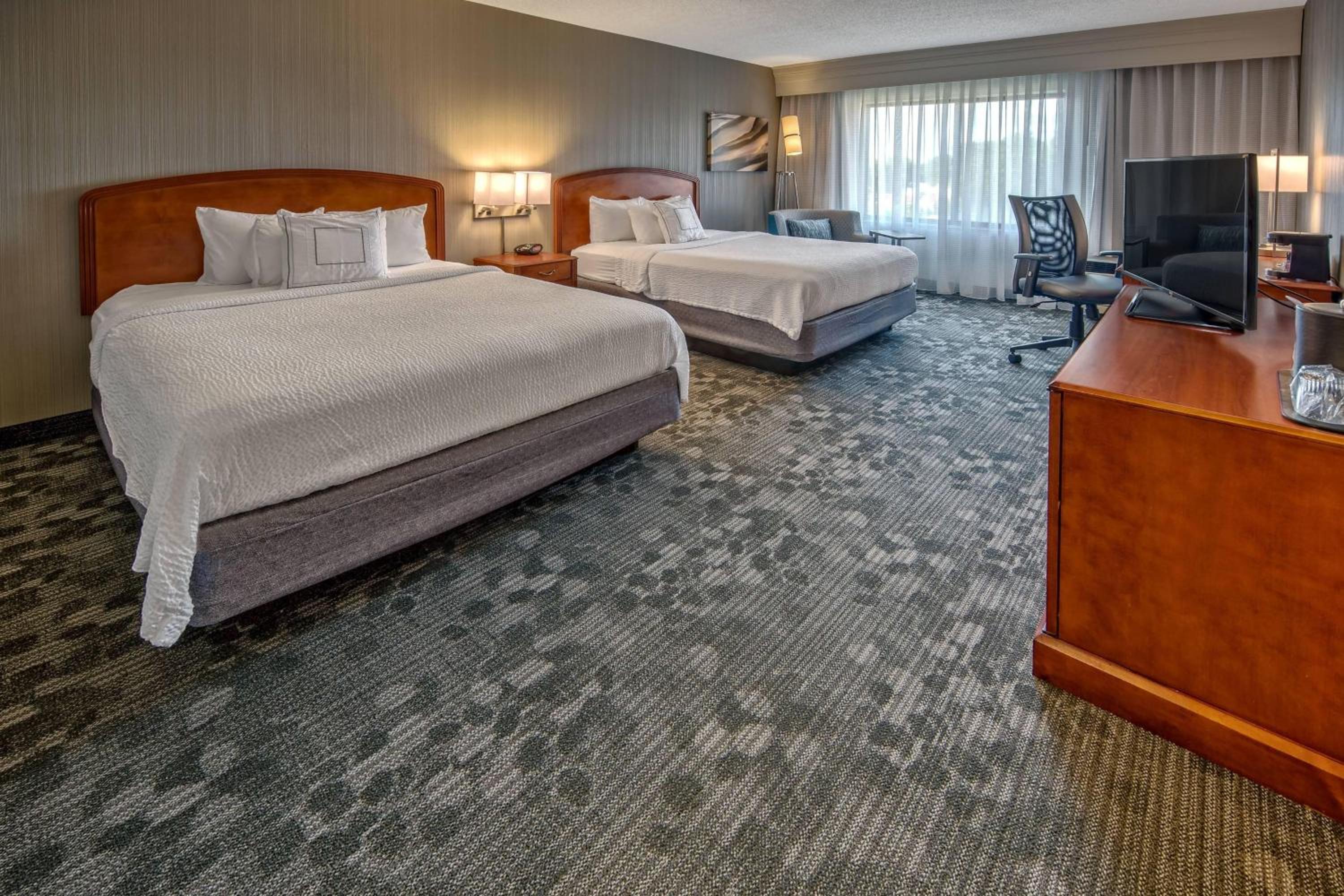 Queen Room with Two Queen Beds and Courtyard View