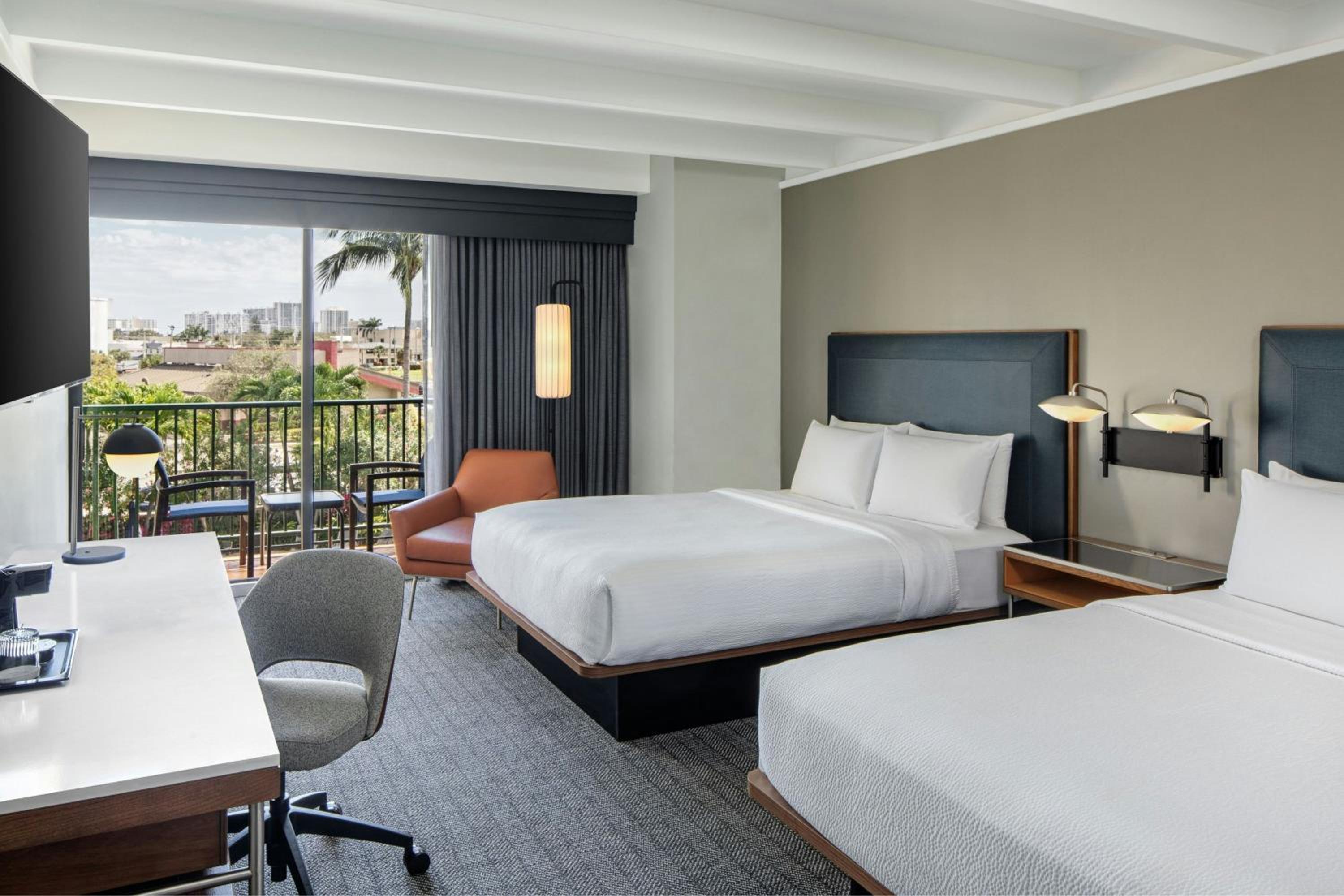 Queen Room with Two Queen Beds and Balcony - High Floor - Photo 2