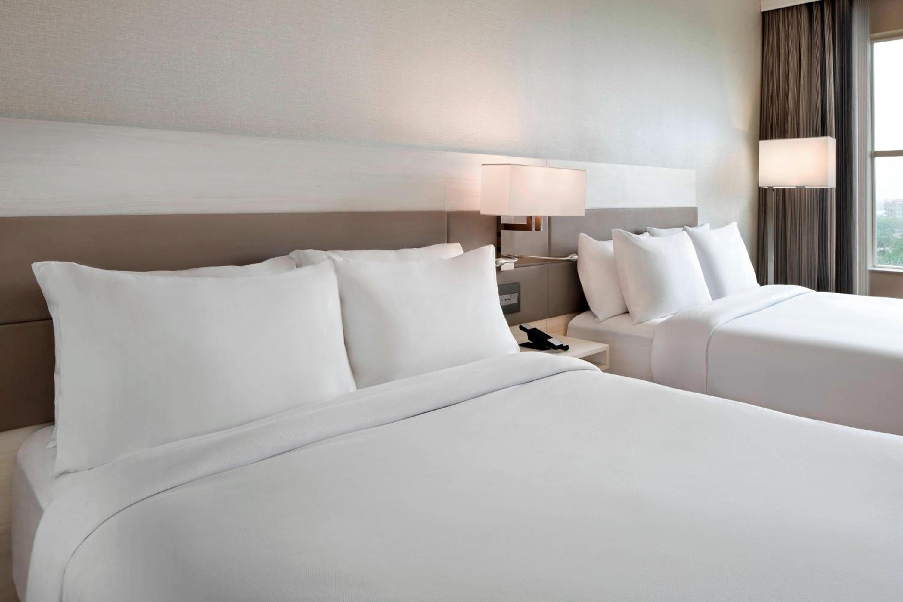 Queen Room with Two Queen Beds and Campus View - Hearing Accessible photo 3