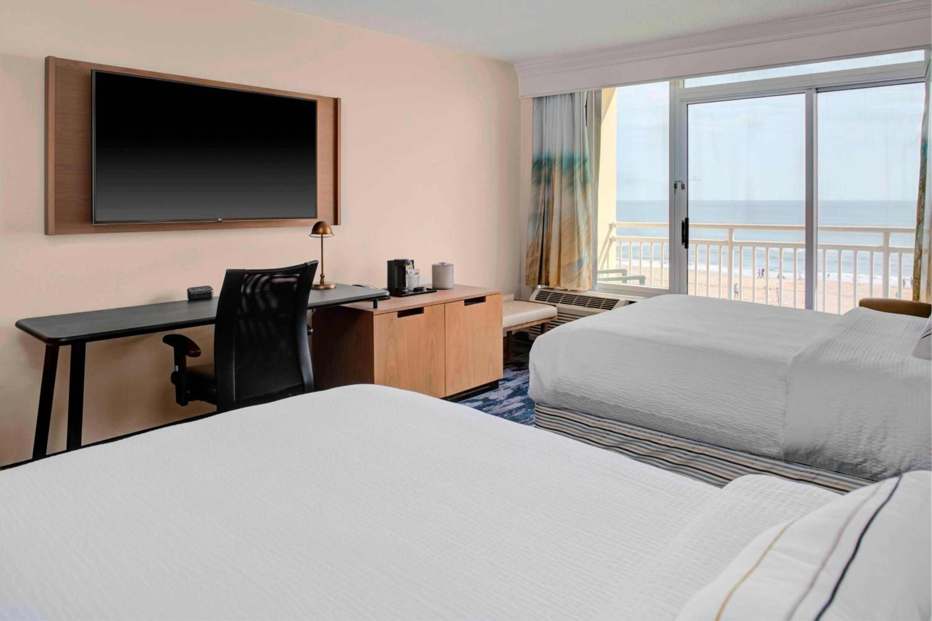 Queen Room with Two Queen Beds - Hearing Accessible