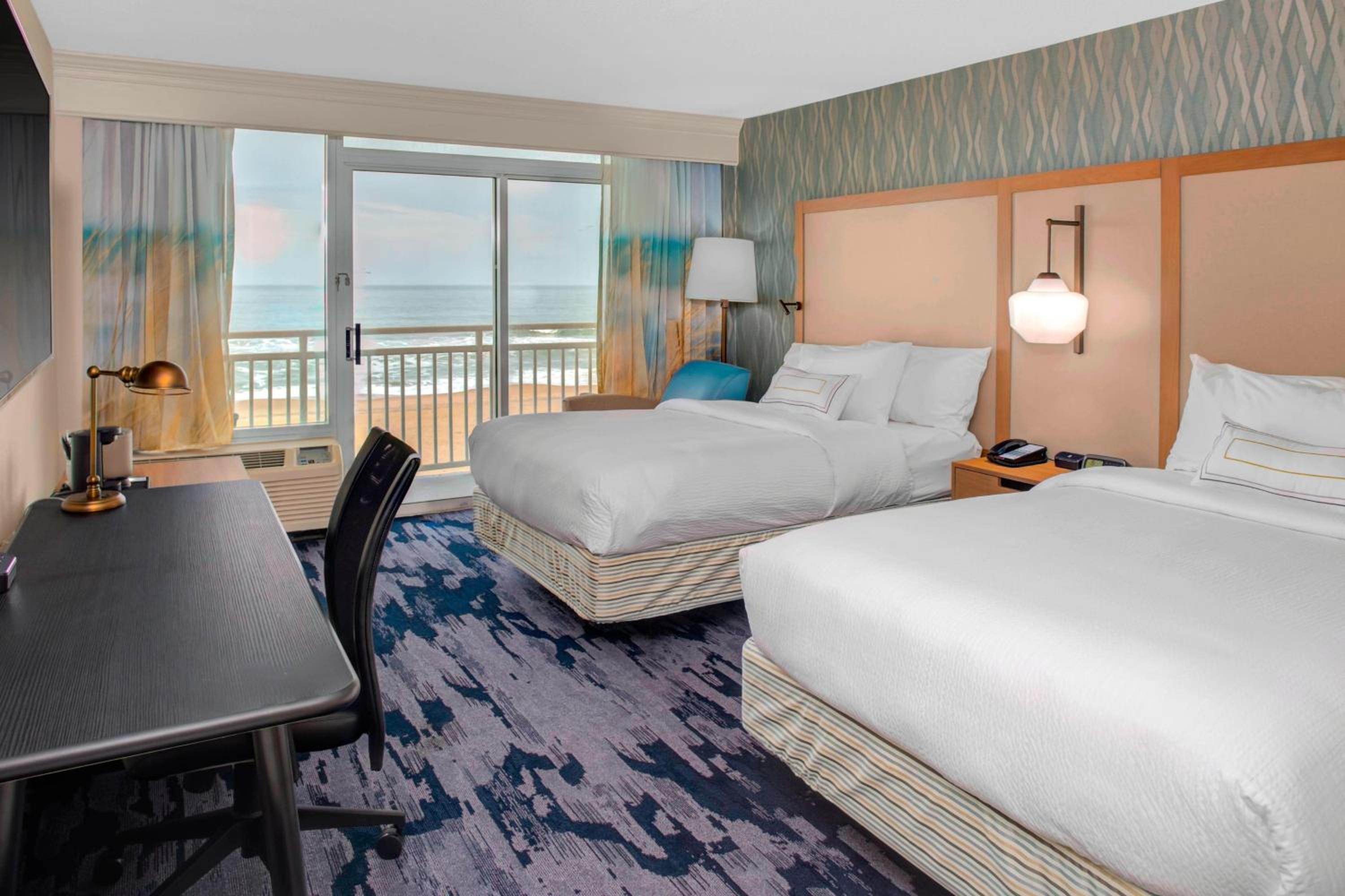 Queen Room with Two Queen Beds - Hearing Accessible