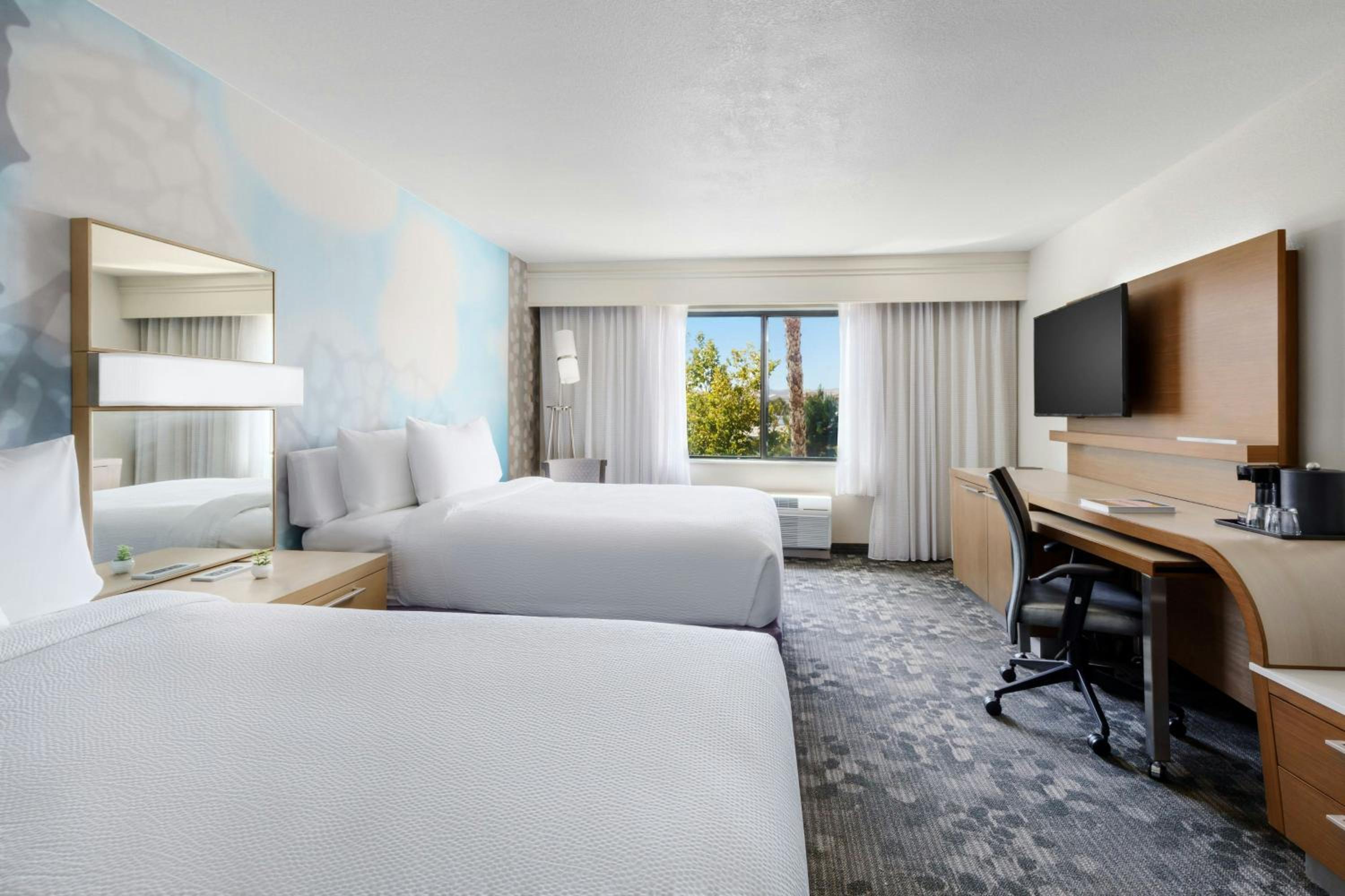 Queen Room with Two Queen Beds - Hearing Accessible - Photo 3