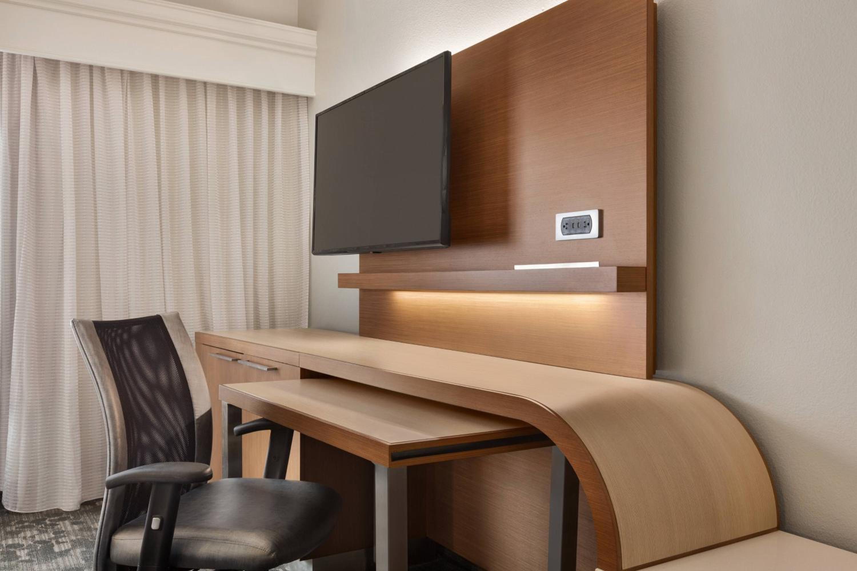 King Room - Hearing Accessible - Photo 8