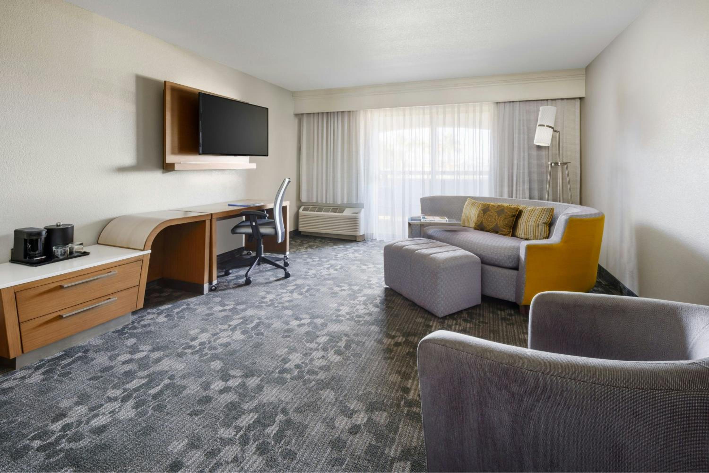 One-Bedroom King Suite with Sofa Bed - Hearing Accessible - Photo 8