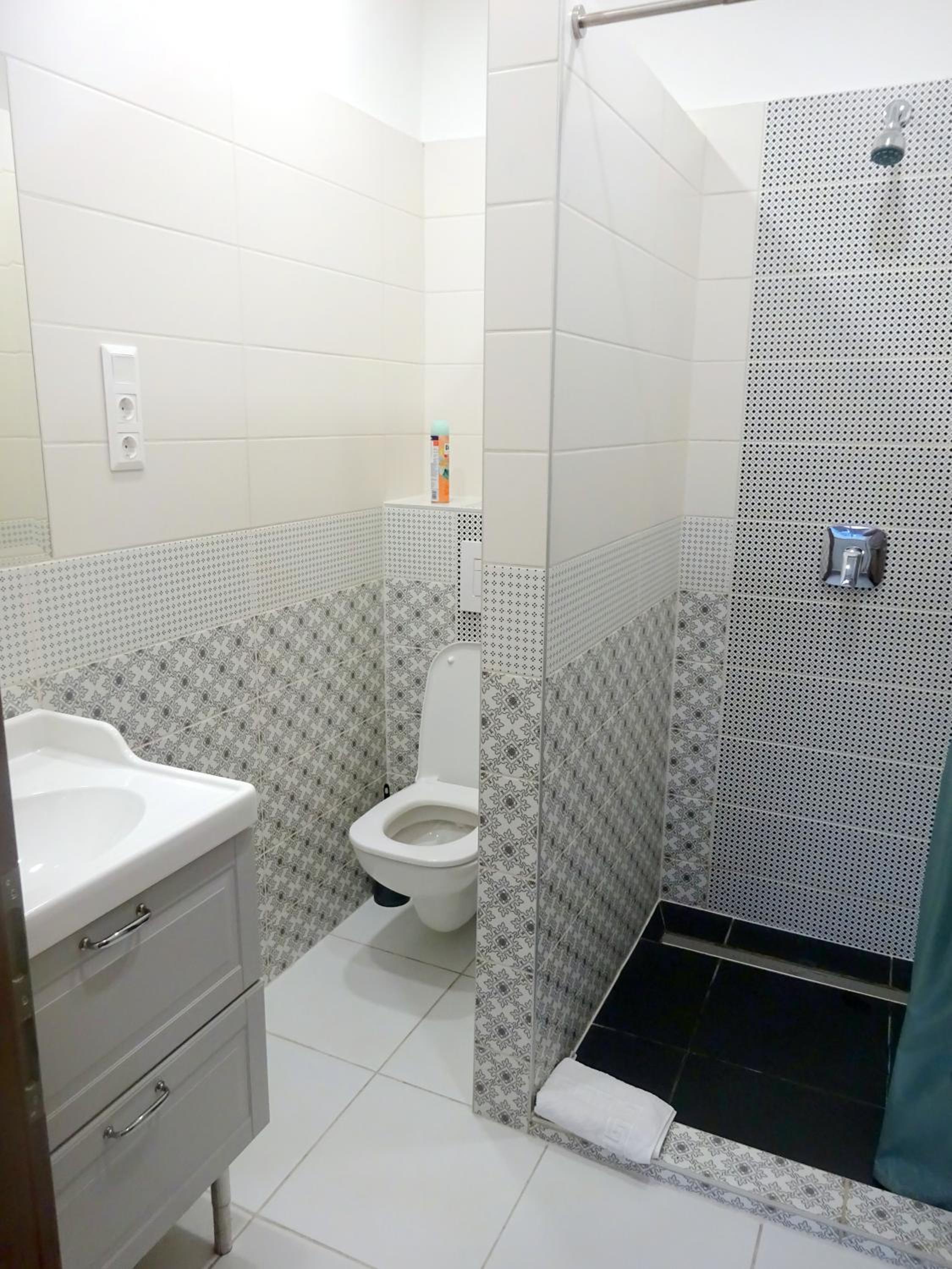 Two-Bedroom Superior Apartment - Photo 7