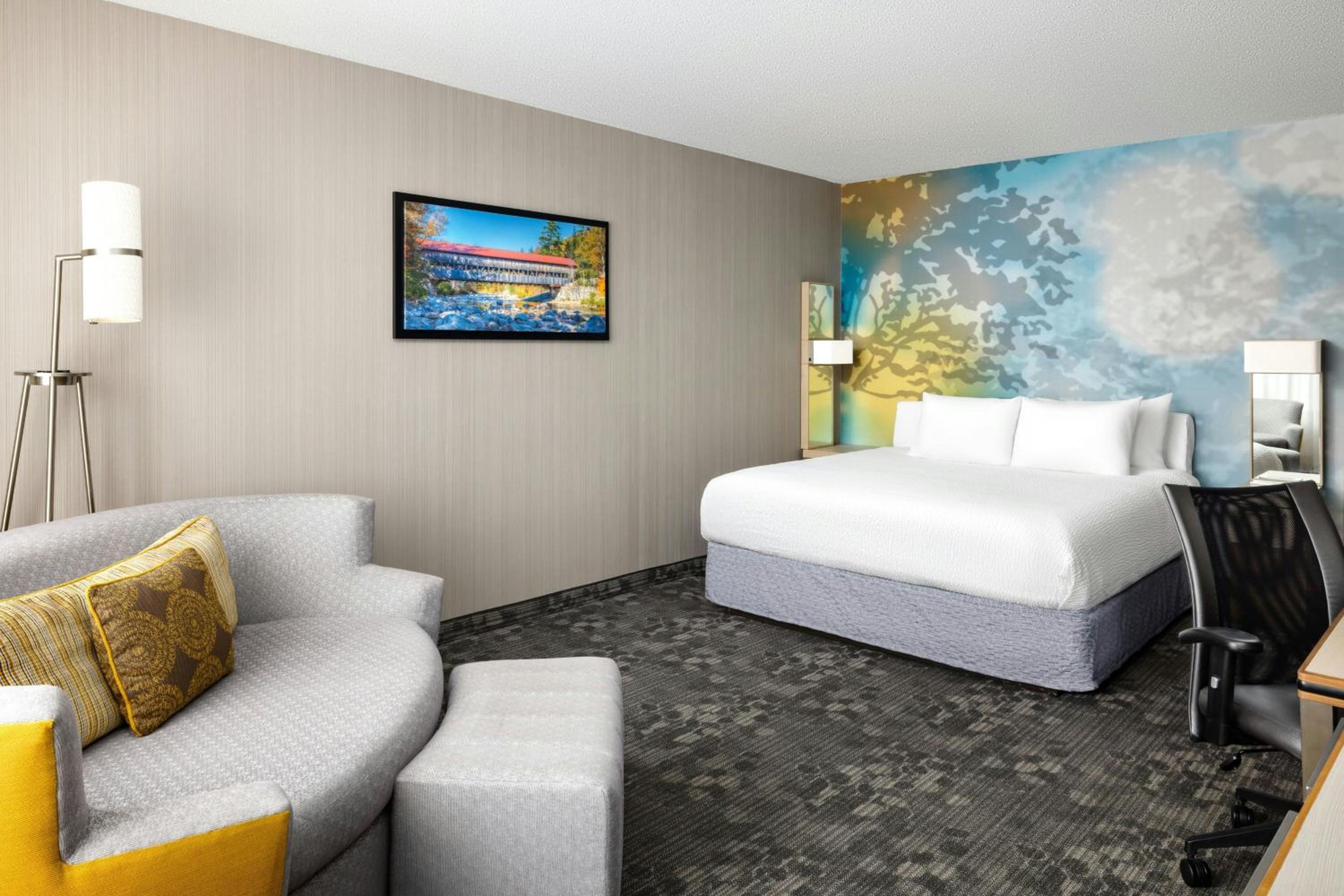 King Room with Sofa Bed - Photo 1
