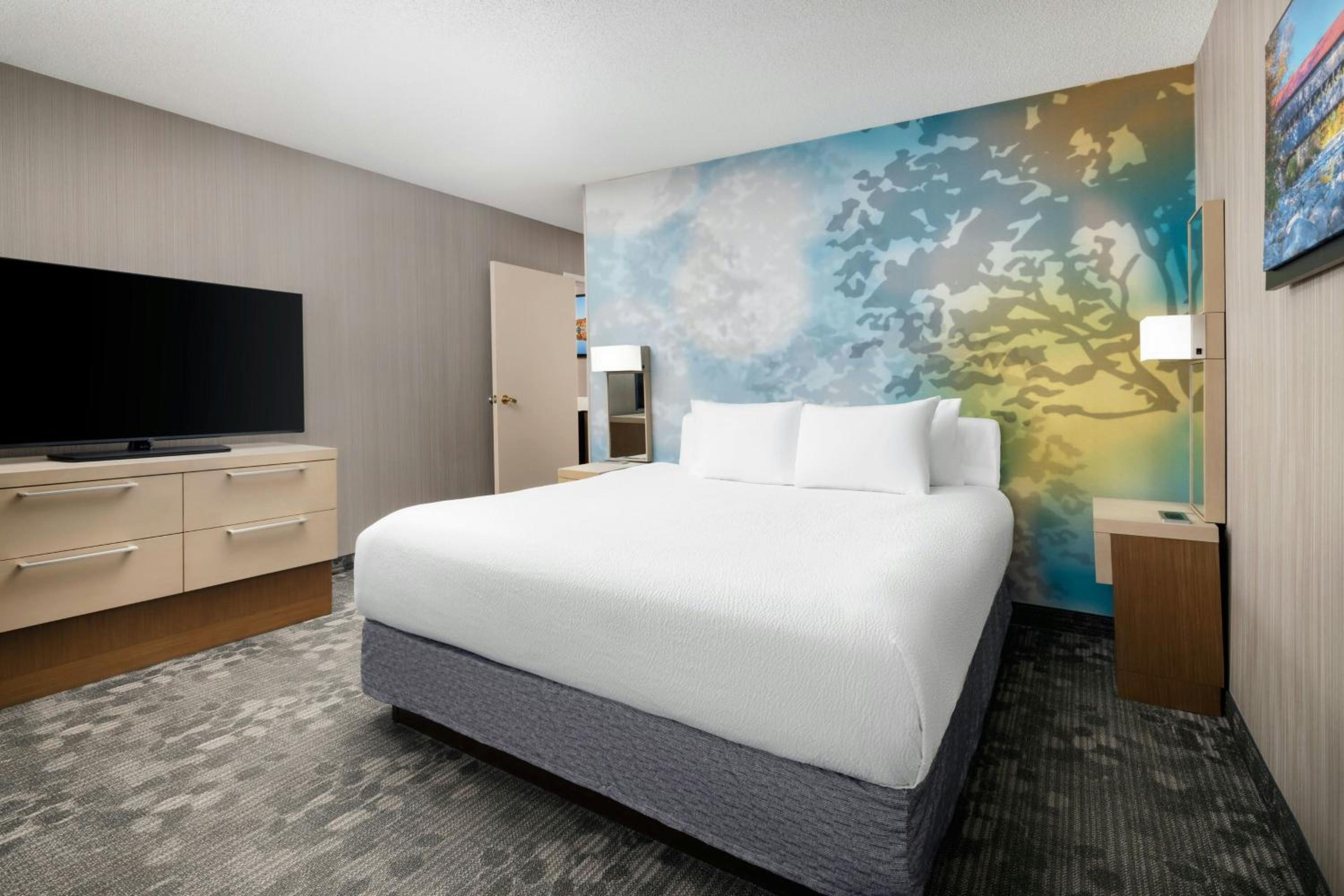 One-Bedroom King Suite with Sofa Bed - Photo 2