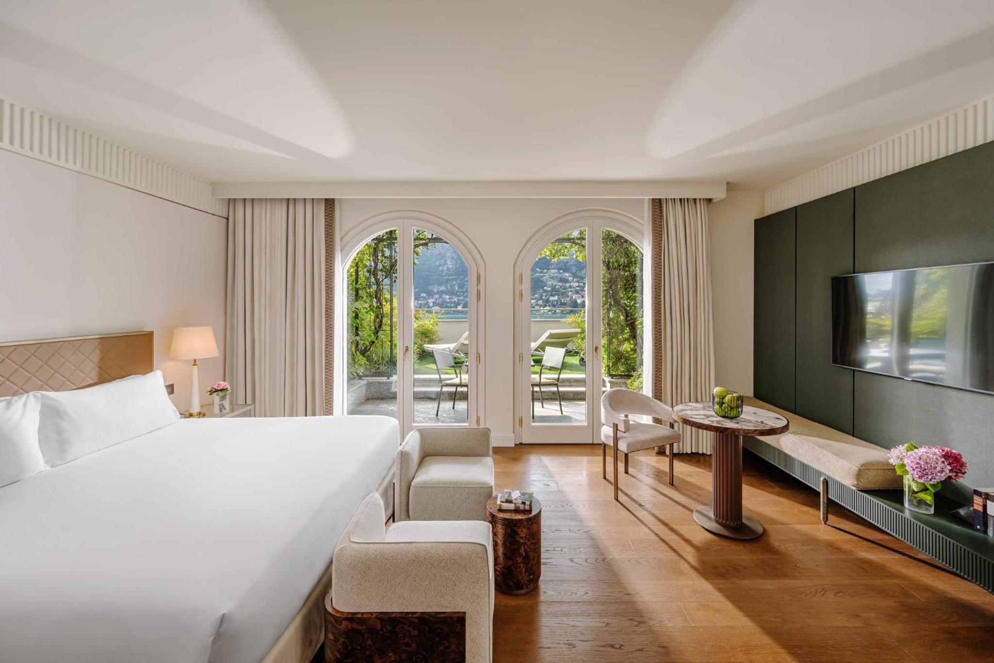 Double or Twin Room with Lake View - Photo 2