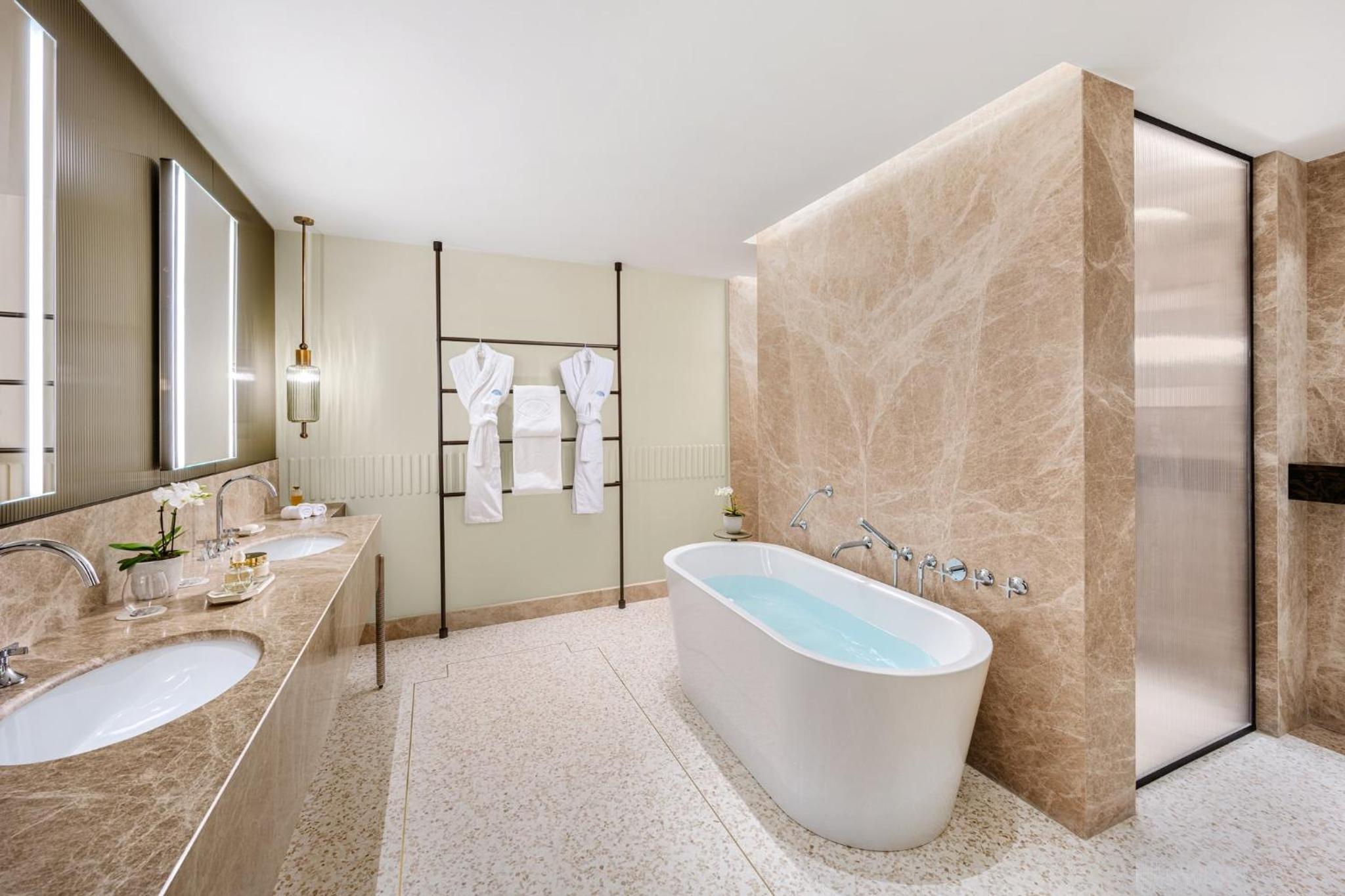 Premier Suite - Photo 3