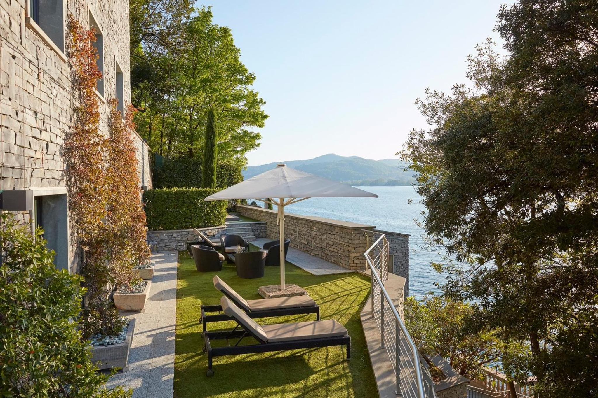 Two-Bedroom Suite with Lake View - Photo 3