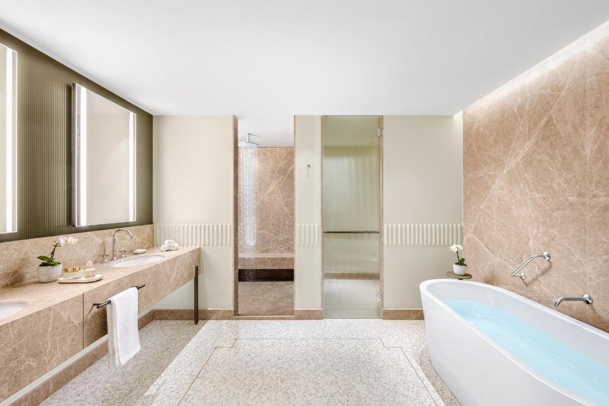Double or Twin Room with Lake View - Photo 1