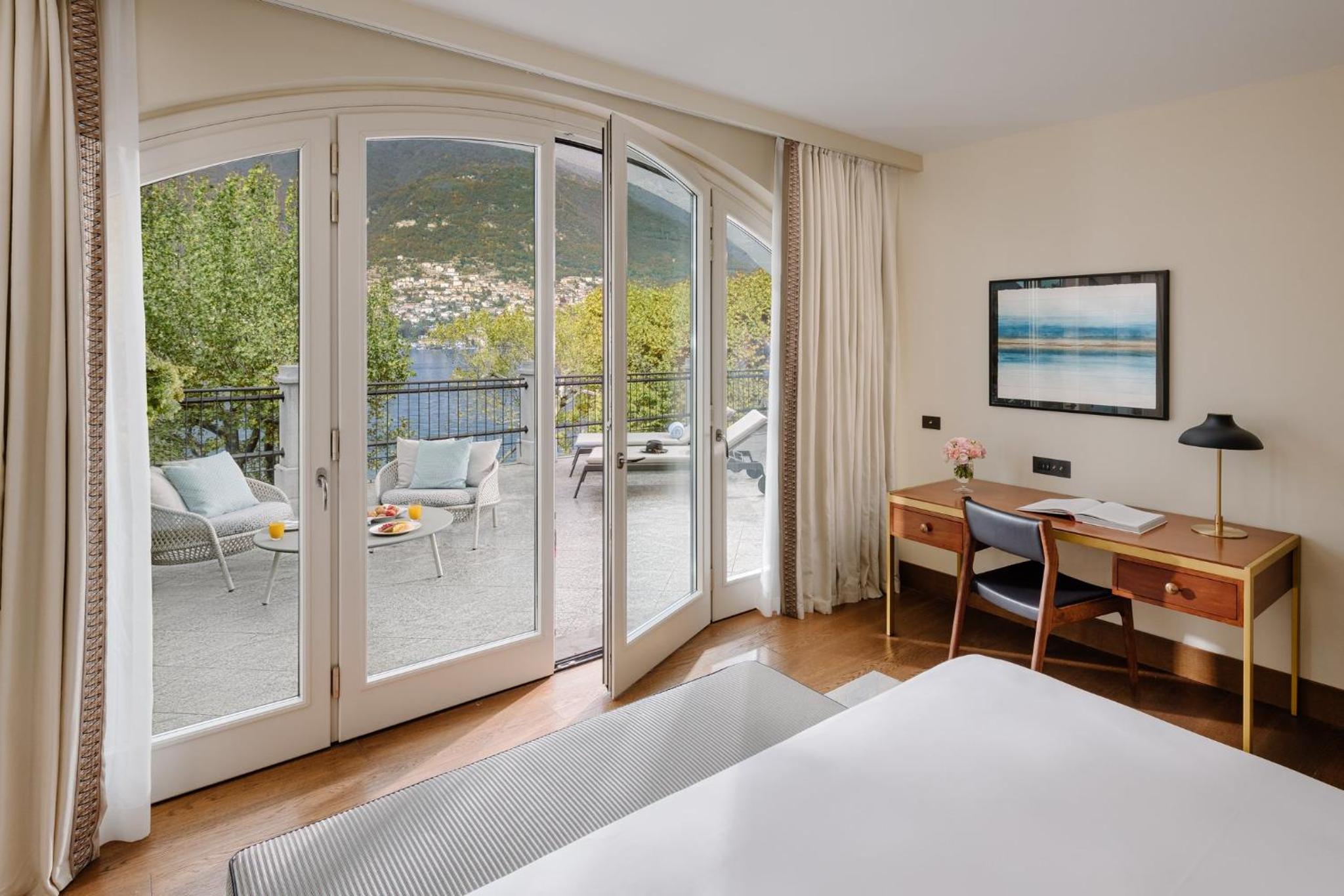 Suite with Lake View - Photo 1