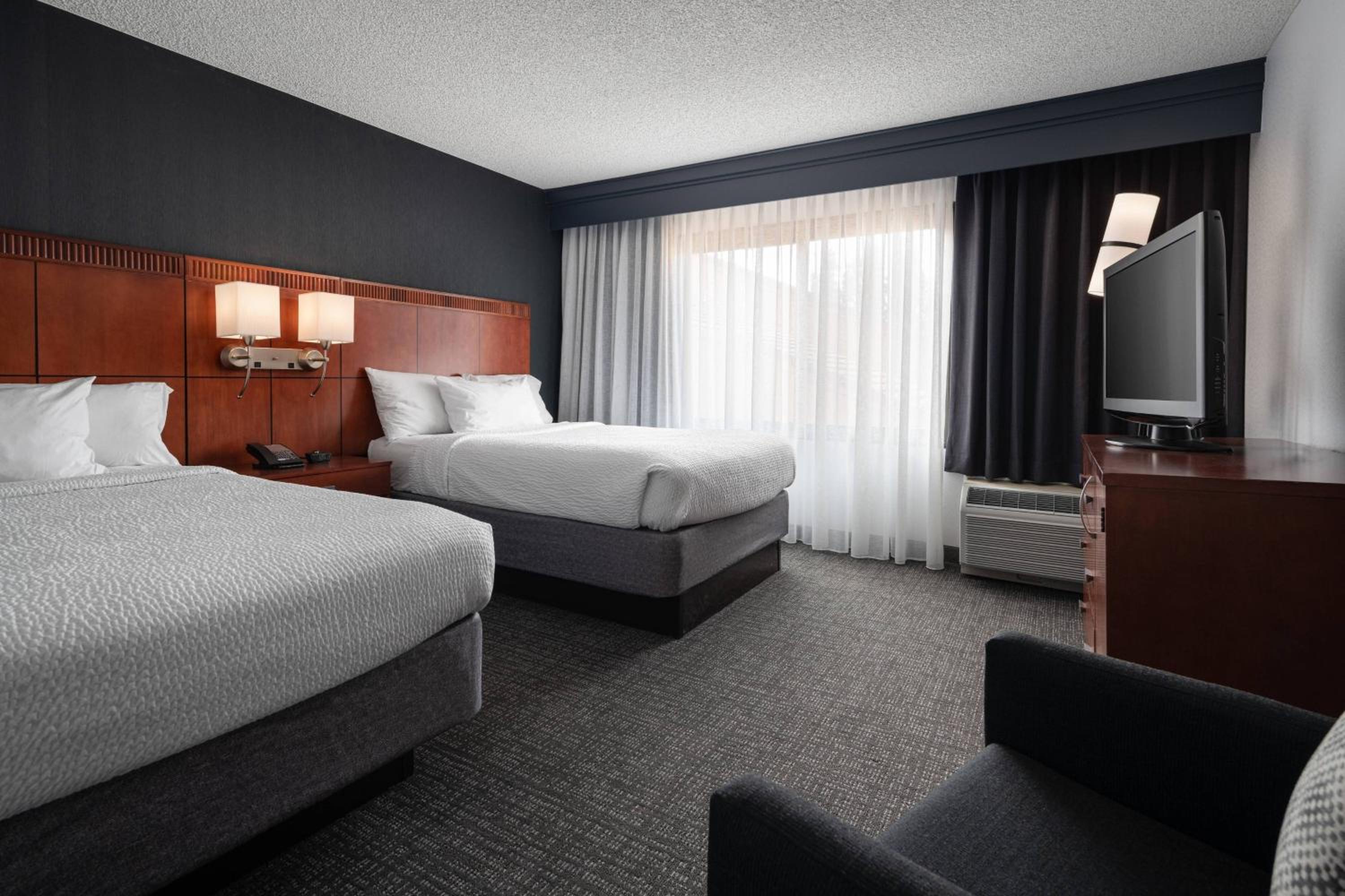 One-Bedroom Double Suite with Sofa Bed photo 1