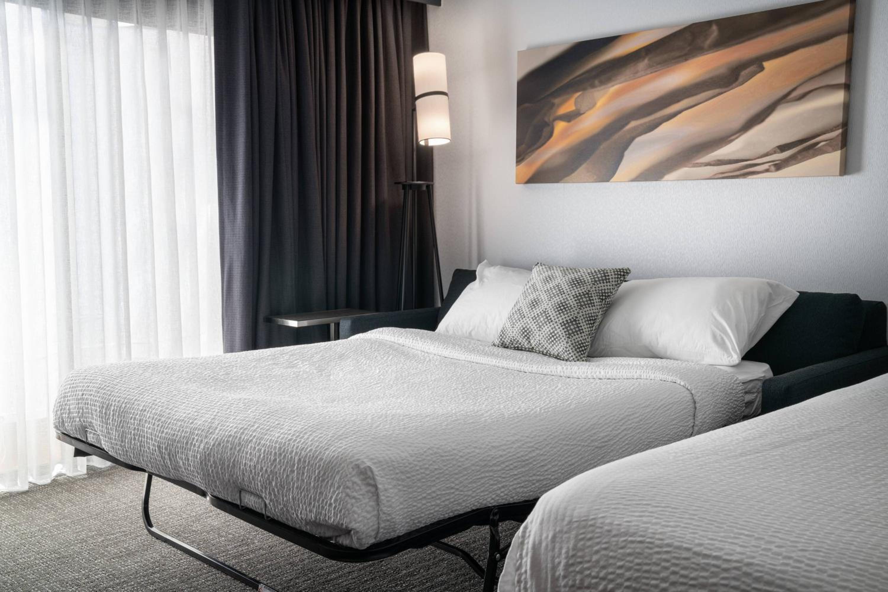 One-Bedroom King Suite with Sofa Bed  - Photo 4