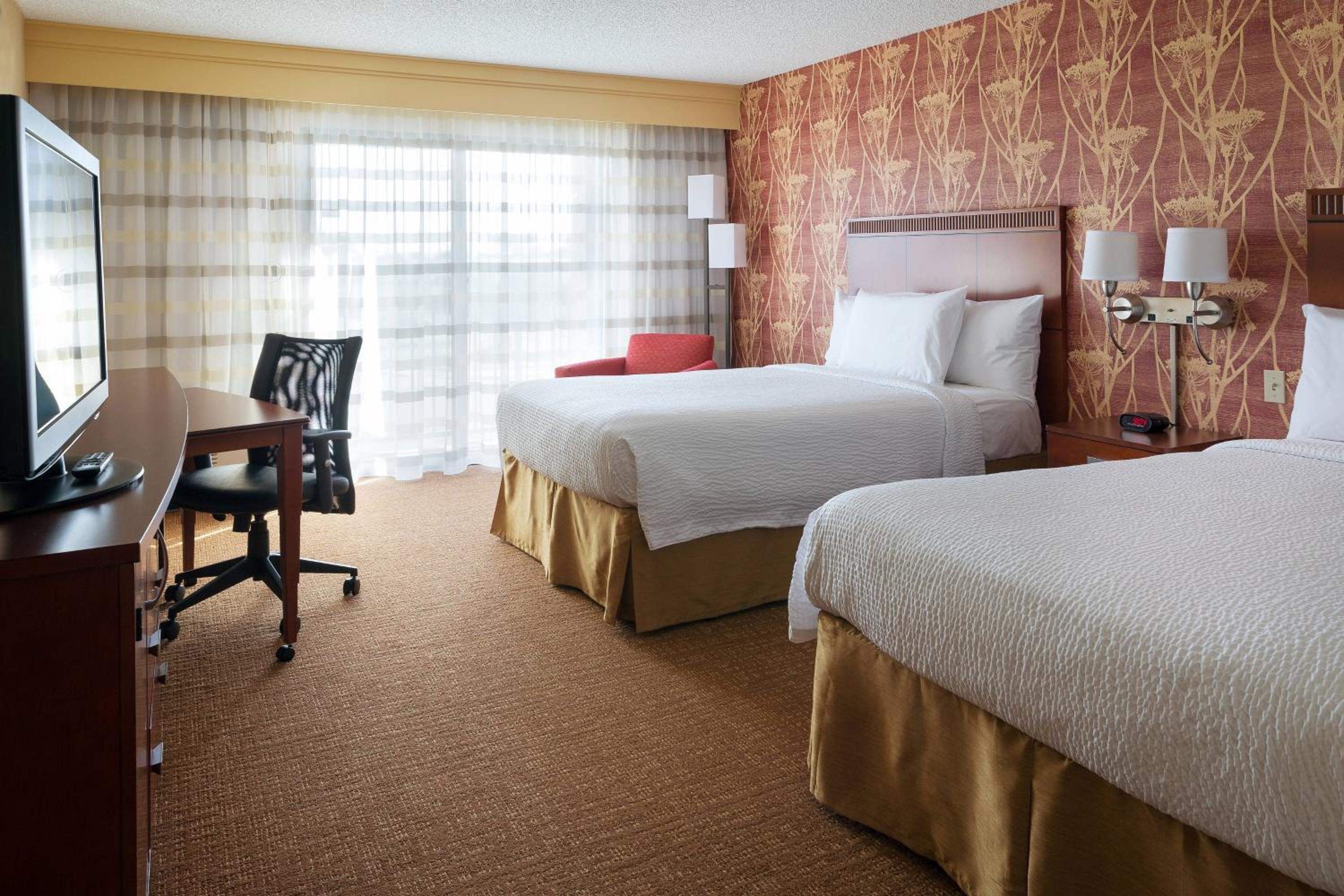 Queen Room with Two Queen Beds - Hearing Accessible photo 2