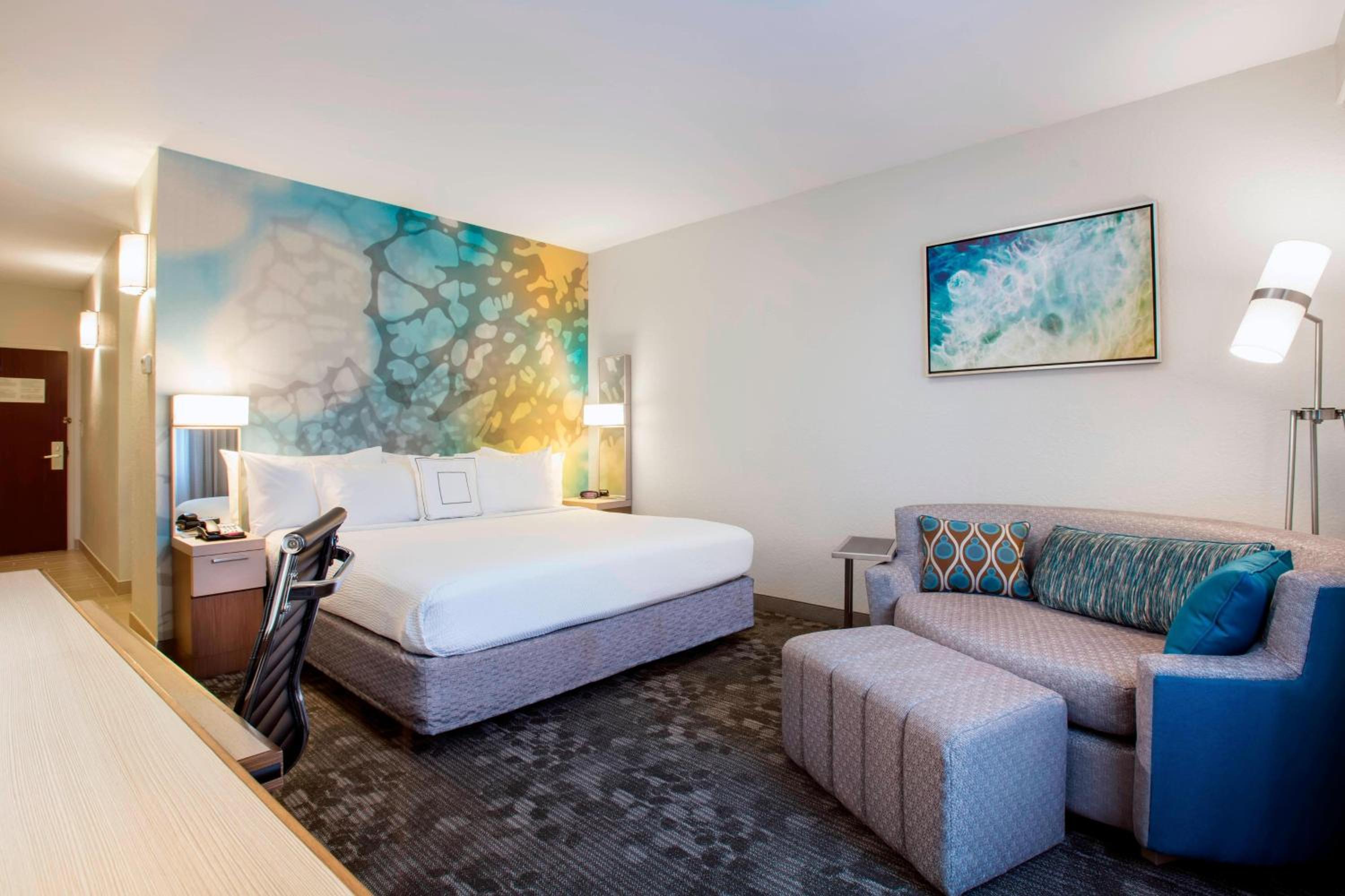 King Room with Roll-in Shower - Mobility Accessible