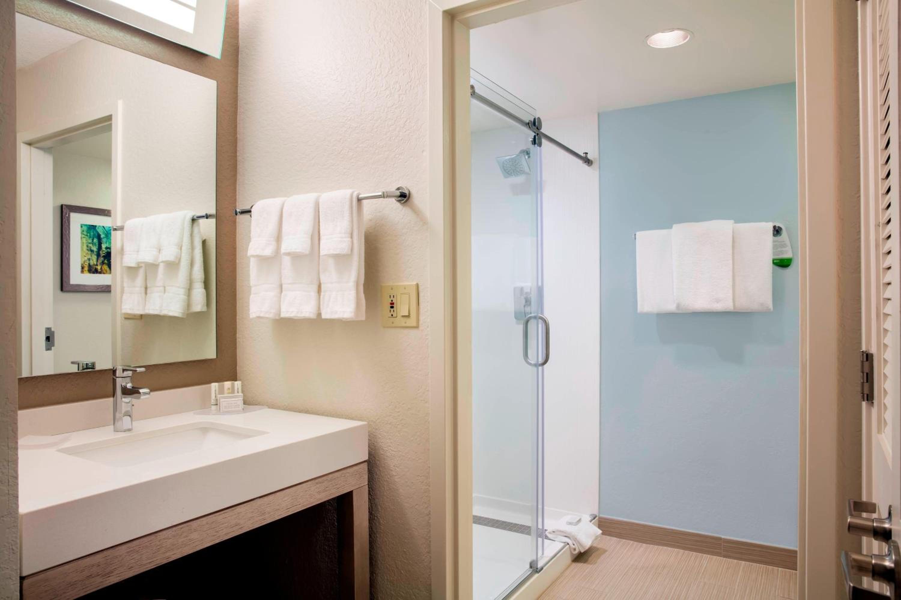 Queen Room with Two Queen Beds and Adapted Tub - Mobility and Hearing Accessible