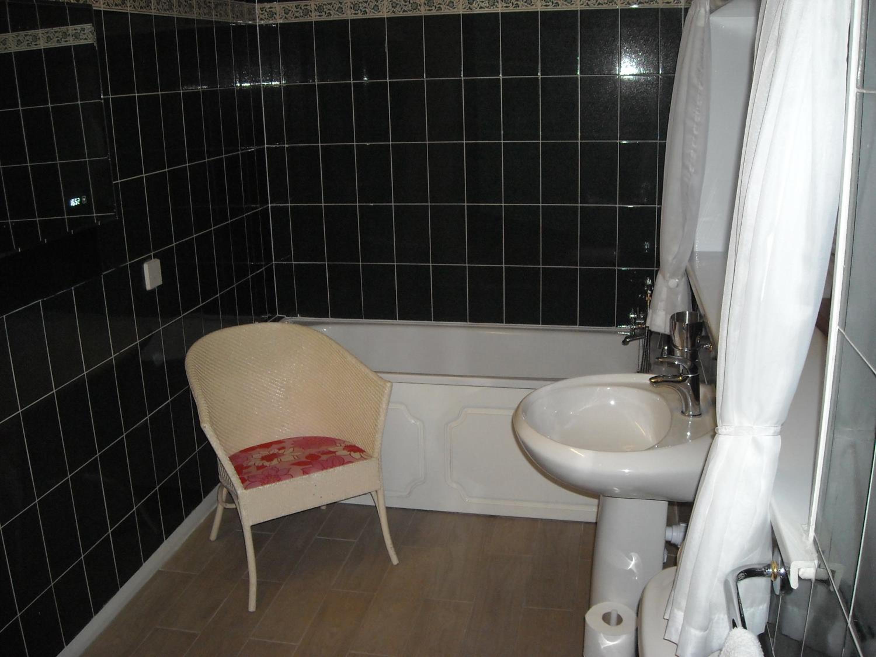 Twin Room - Photo 3