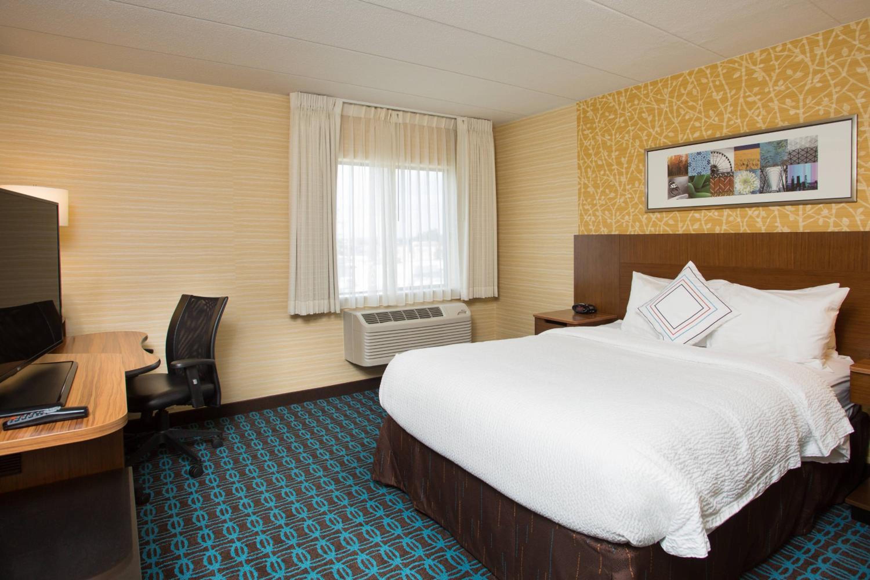 Queen Room with Roll-In Shower - Mobility/Hearing Accessible photo 1
