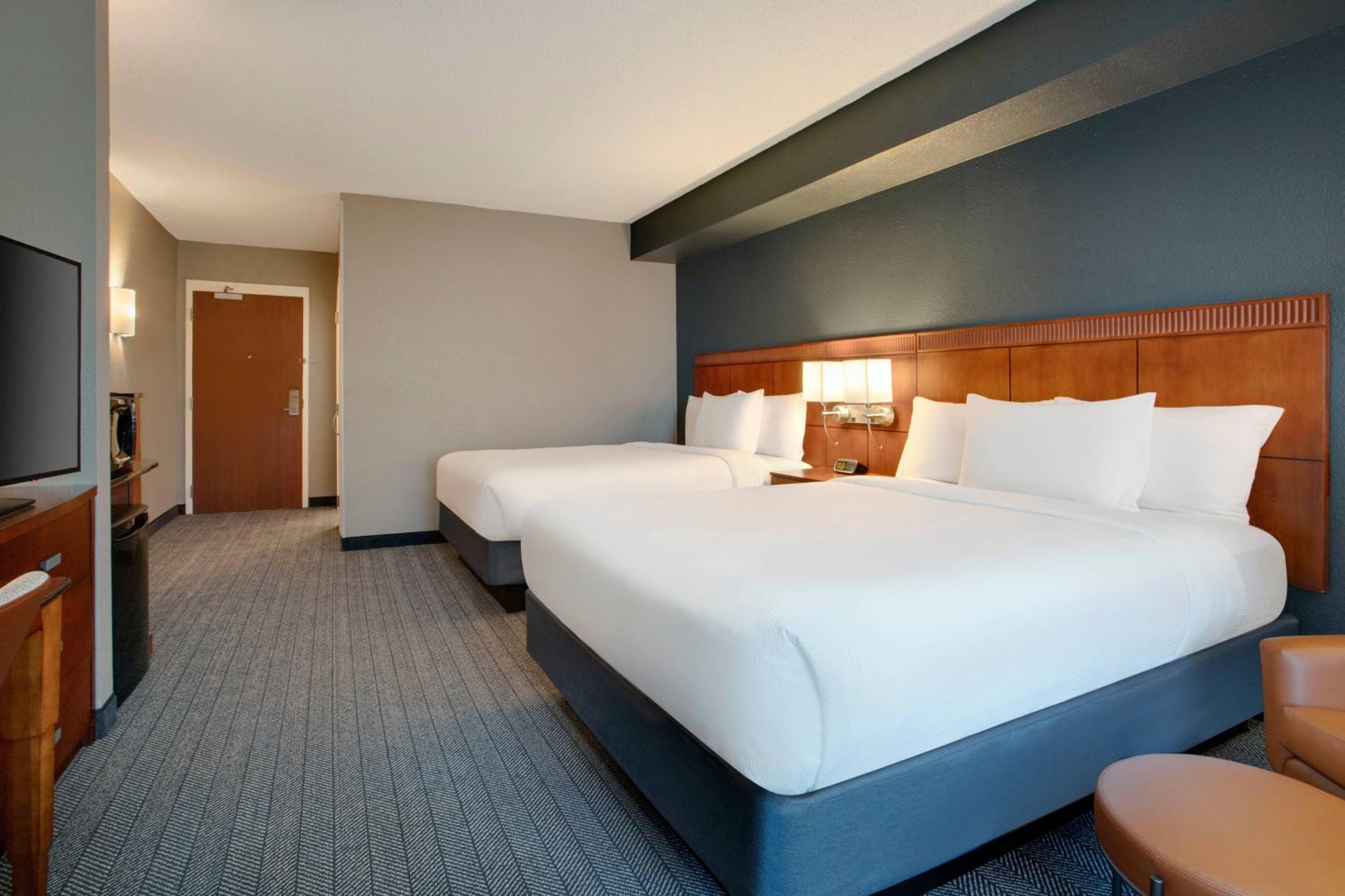 Queen Room with Two Queen Beds - Hearing Accessible - Photo 2