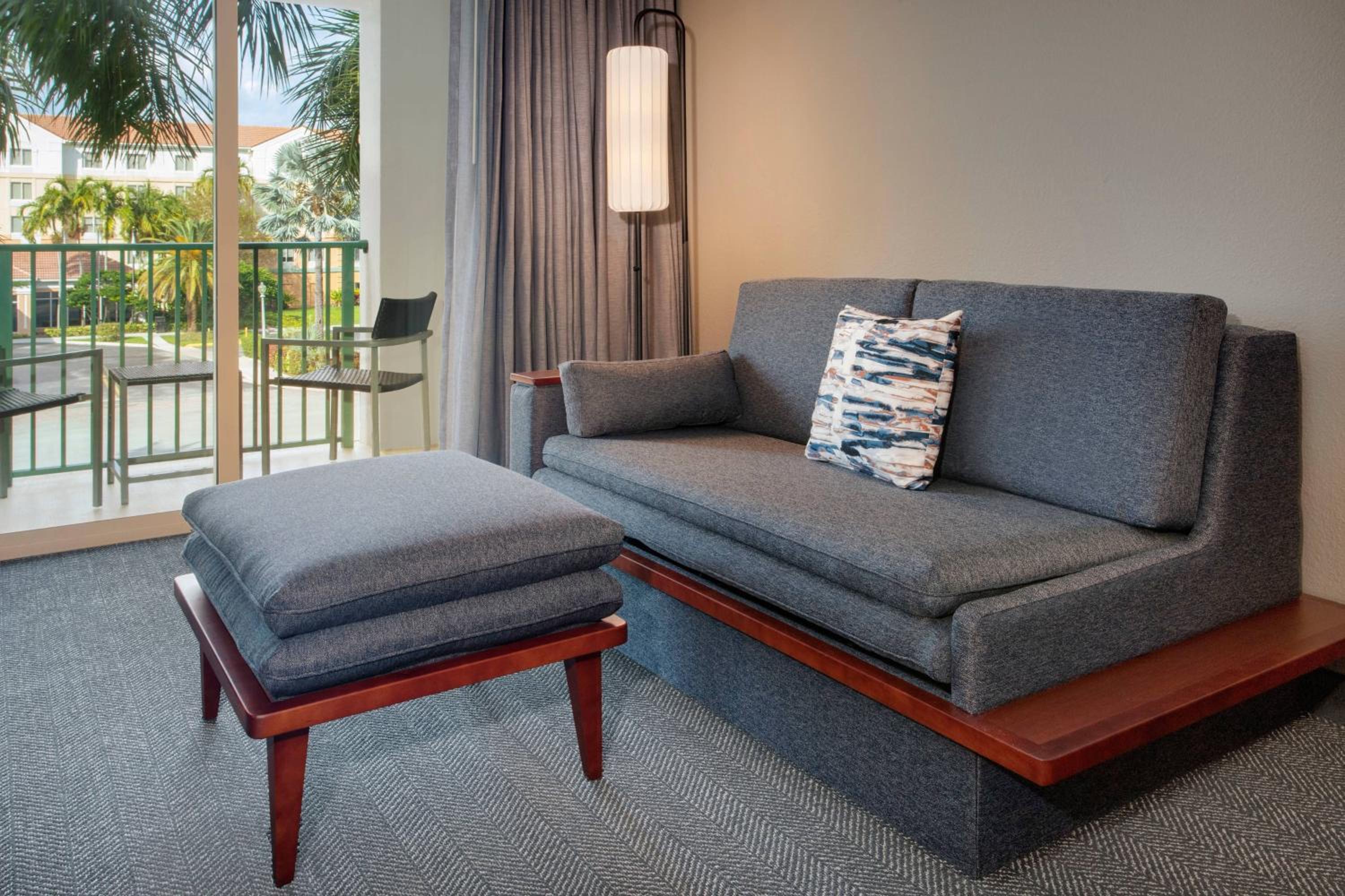 King Room with Balcony and Sofa Bed - Photo 3
