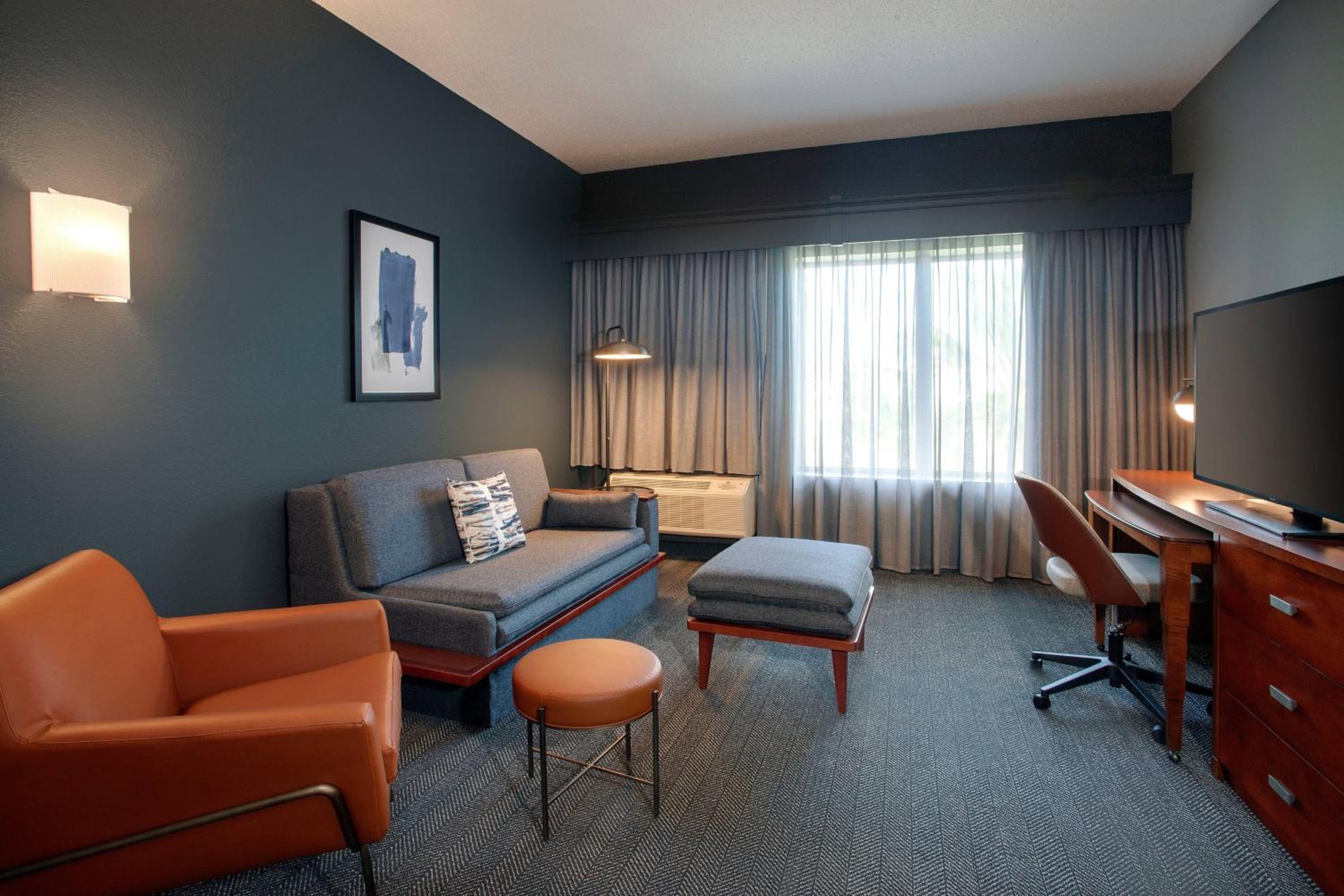 King Suite with Sofa Bed - Photo 4