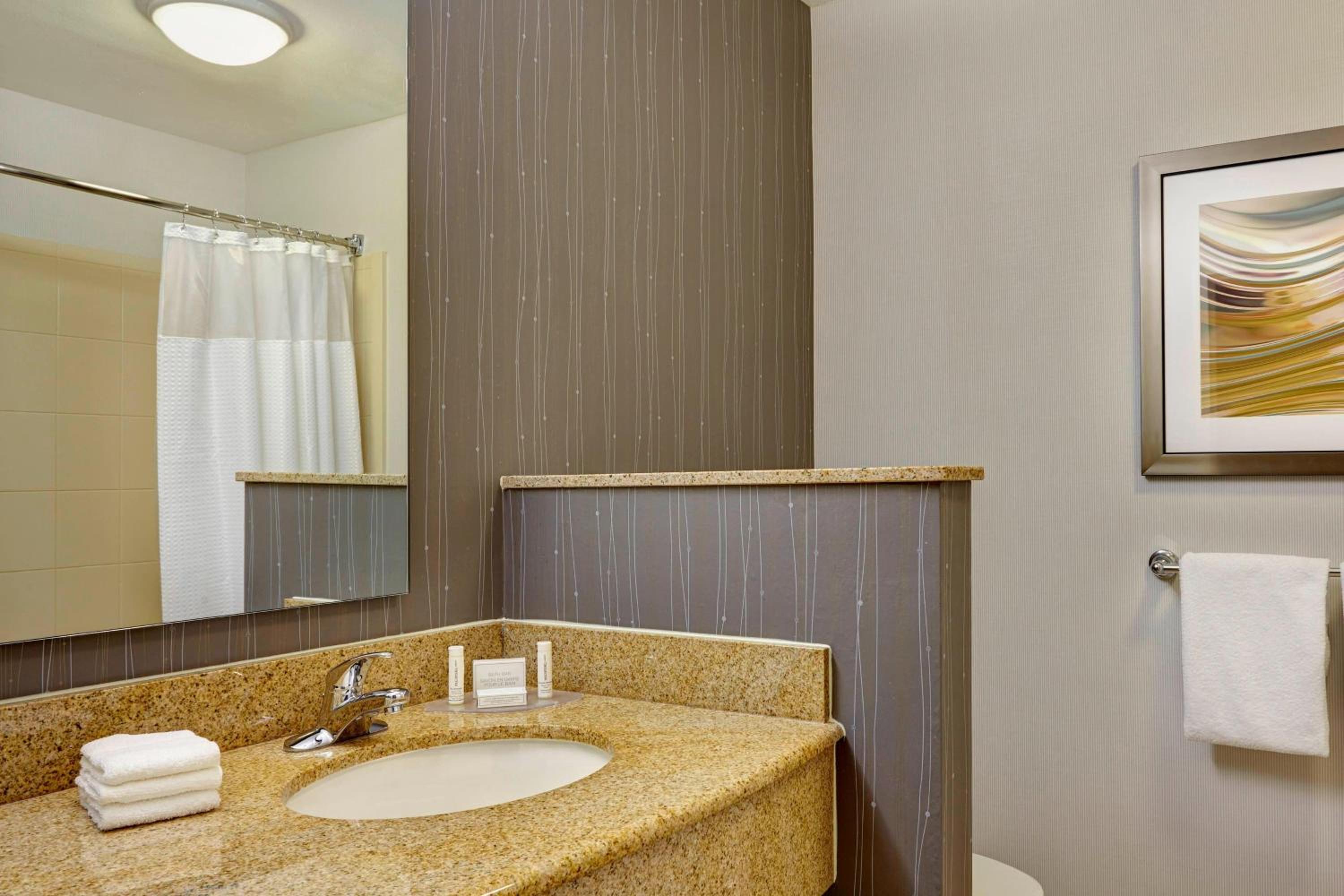 King Room with Balcony and Sofa Bed - Photo 7