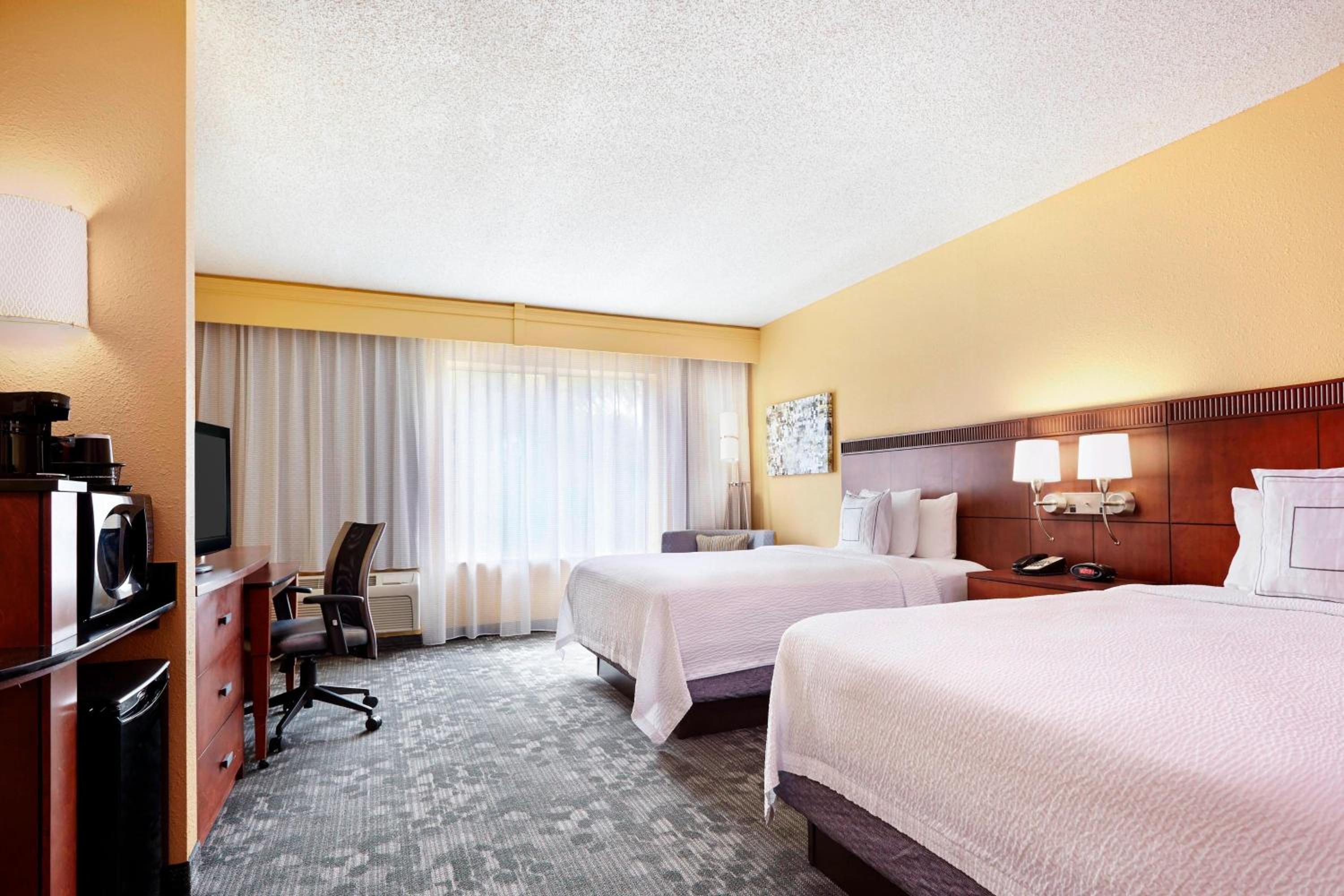 Queen Room with Two Queen Beds - Hearing Accessible - Photo 8