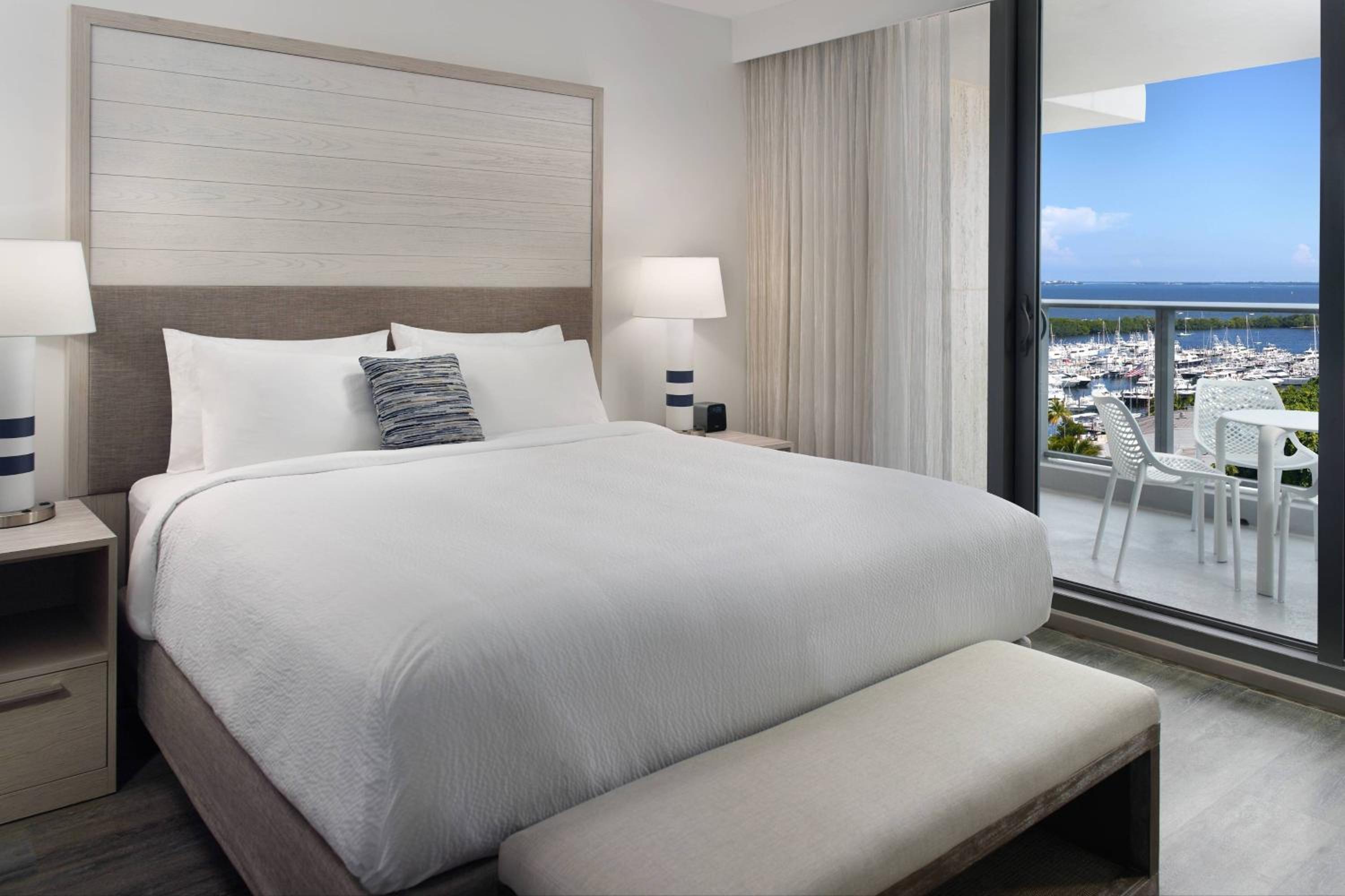 One-Bedroom King Suite with Sofa Bed and Partial City View - Hearing Accessible photo 1