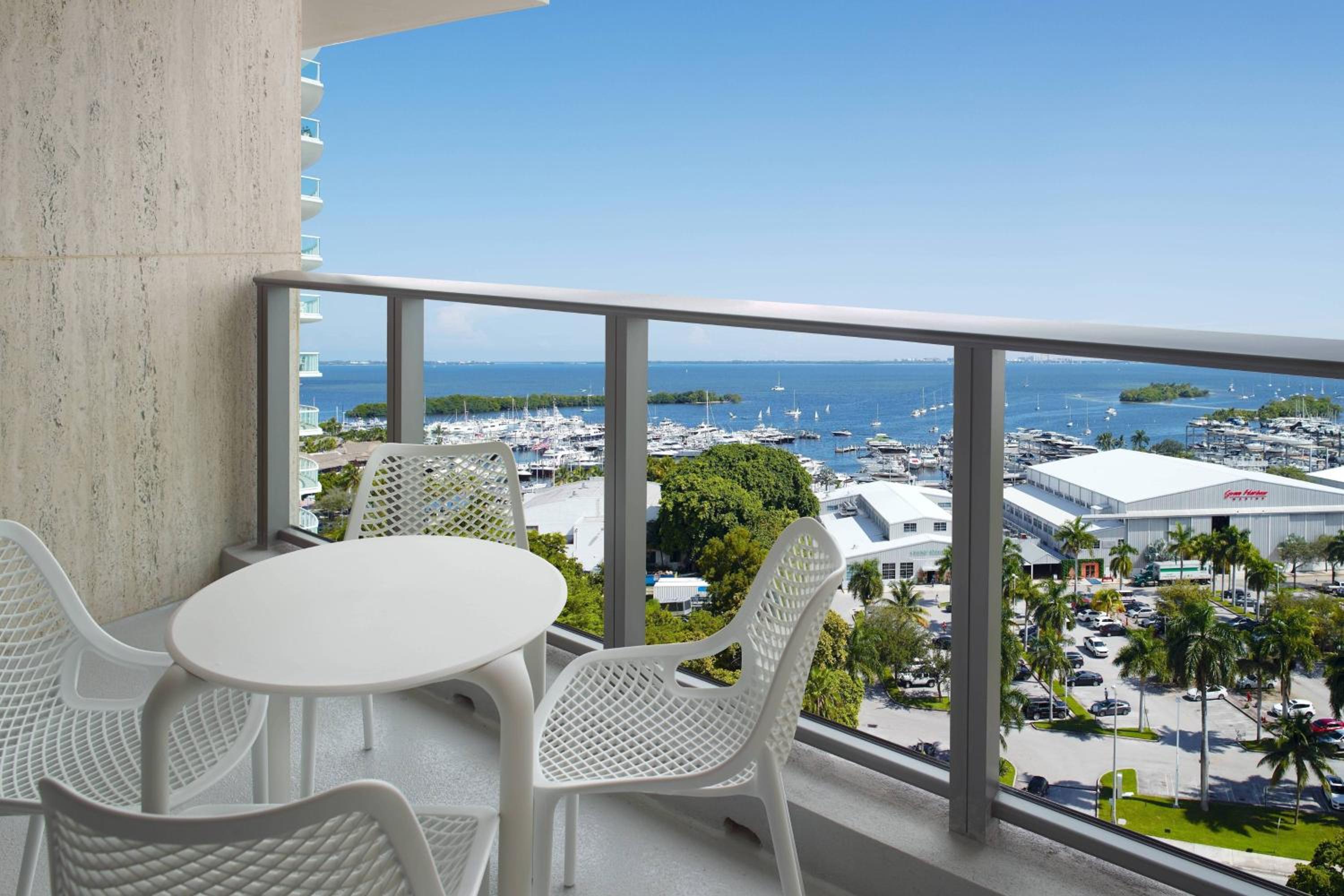 One-Bedroom King Suite with Sofa Bed, Roll-In Shower, Balcony and Bay View - Mobility Accessible photo 3