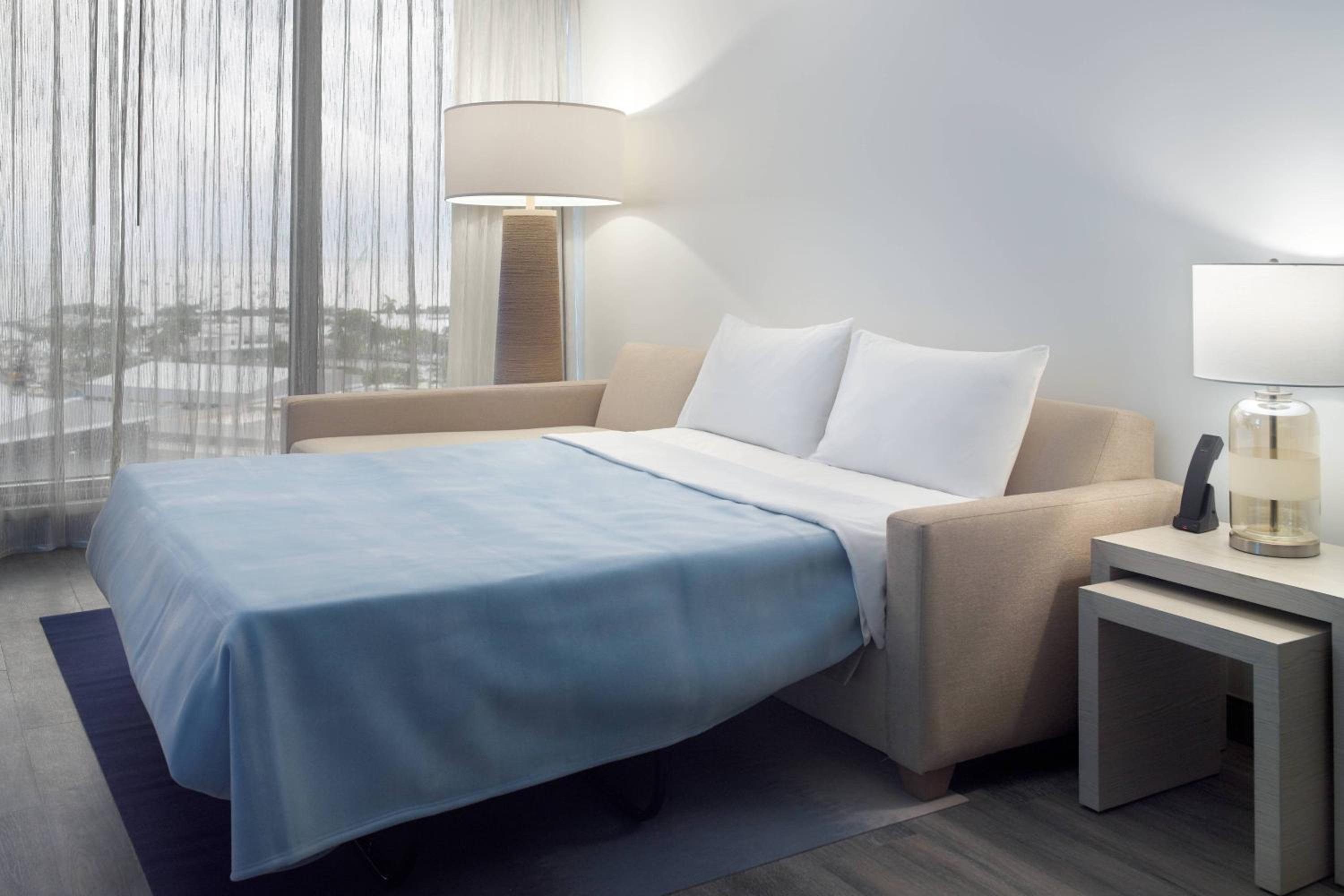One-Bedroom King Suite with Sofa Bed and Partial City View - Hearing Accessible photo 2