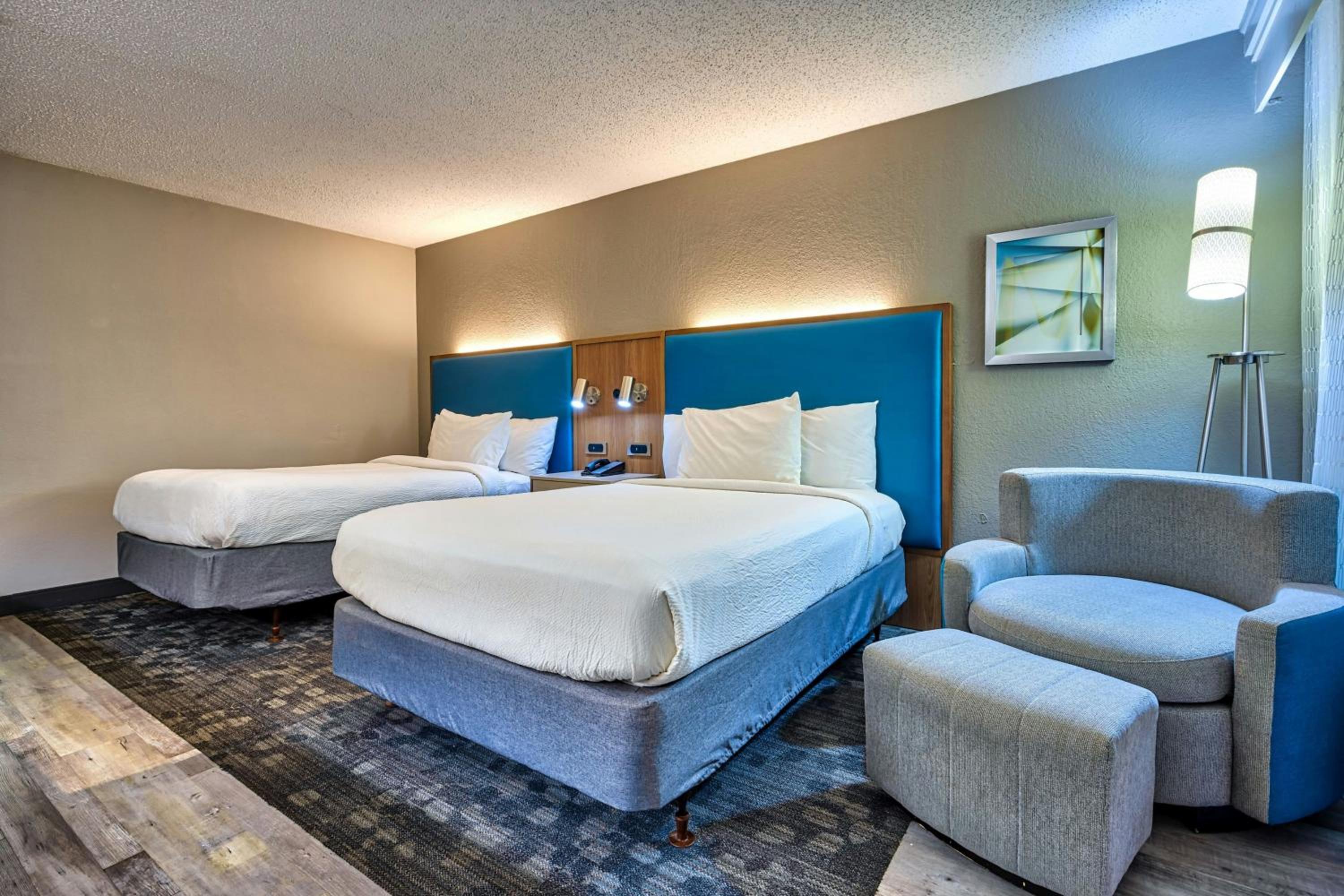 Double Room with Two Double Beds and Adapted Tub - Mobility and Hearing Accessible