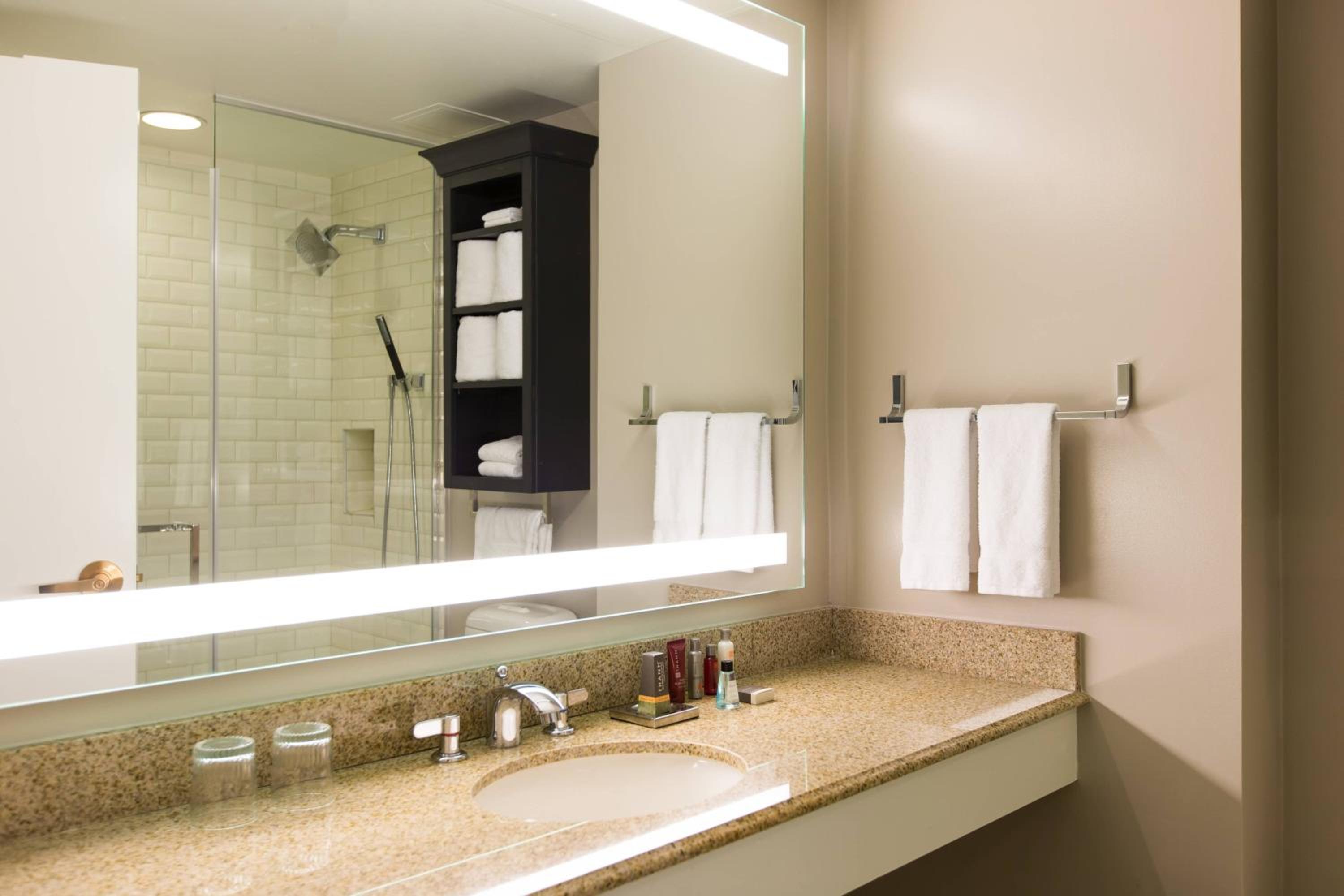Concierge level, Guest room, 2 Queen - Photo 3