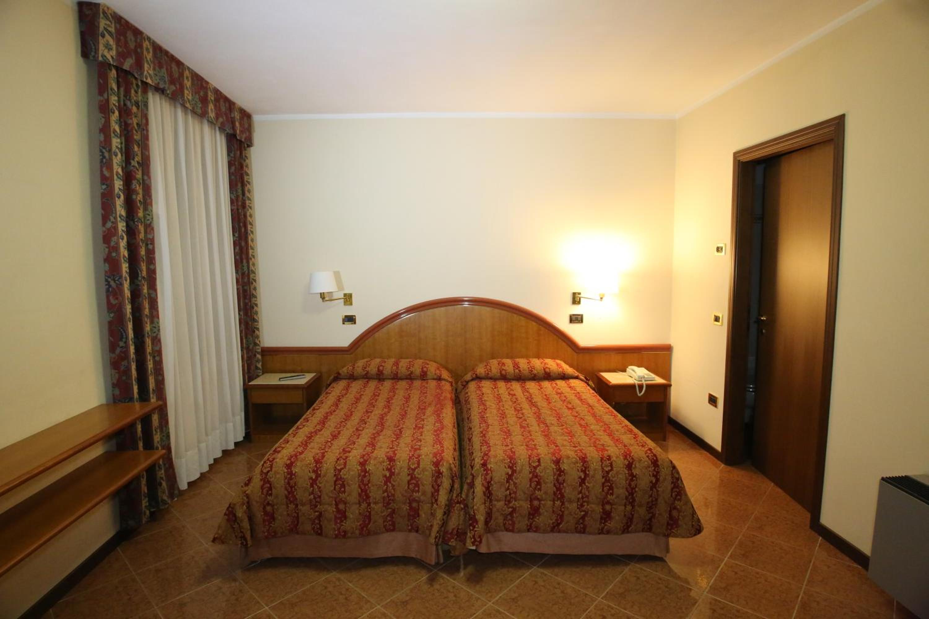 Budget Twin Room photo 2