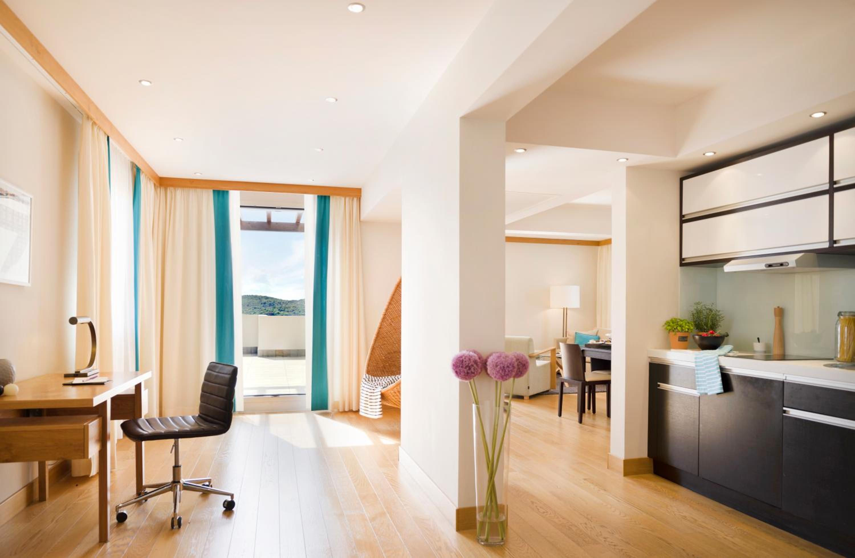 Deluxe 2 Bedroom Residence Sea View  photo 2