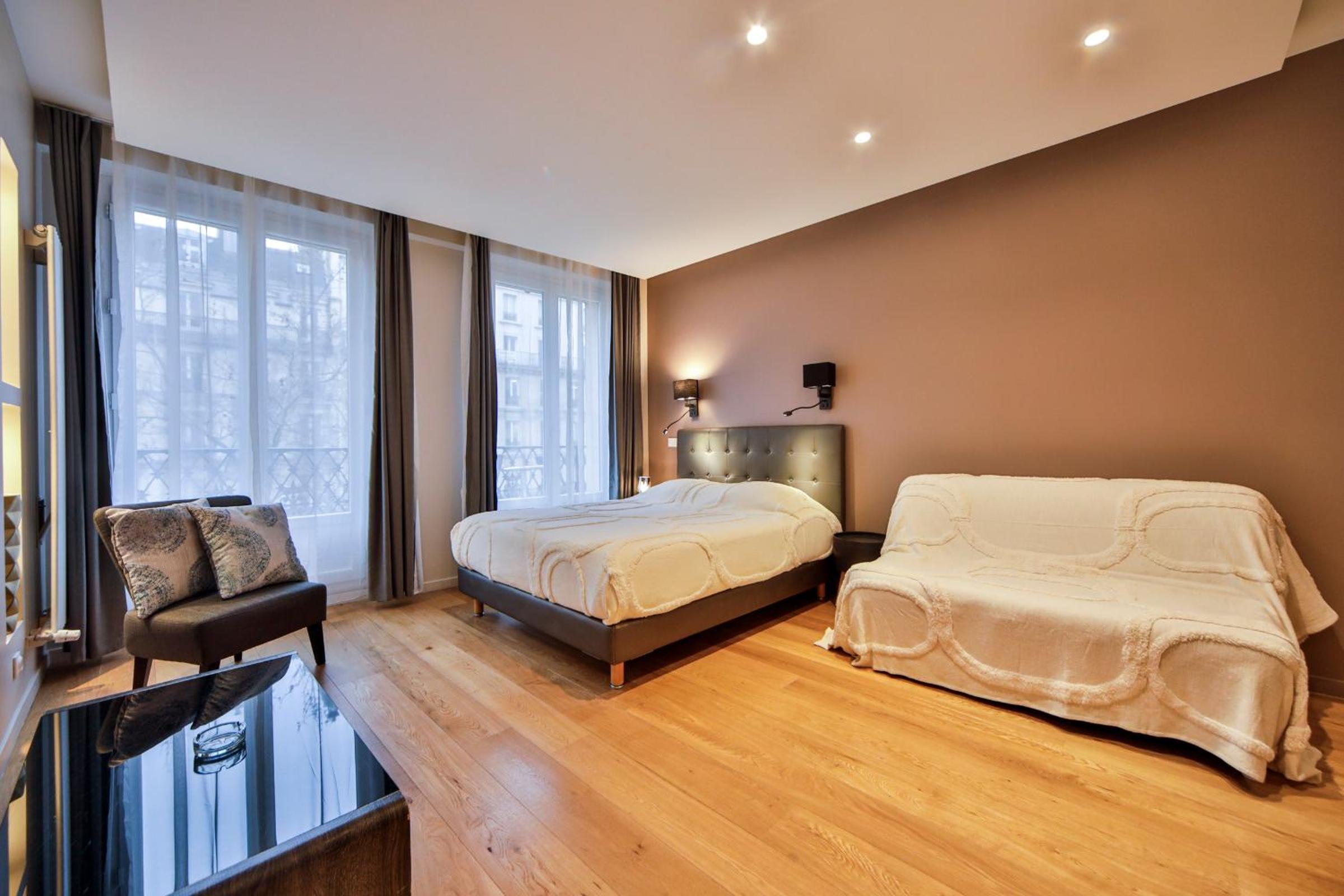 One-Bedroom Apartment photo 1