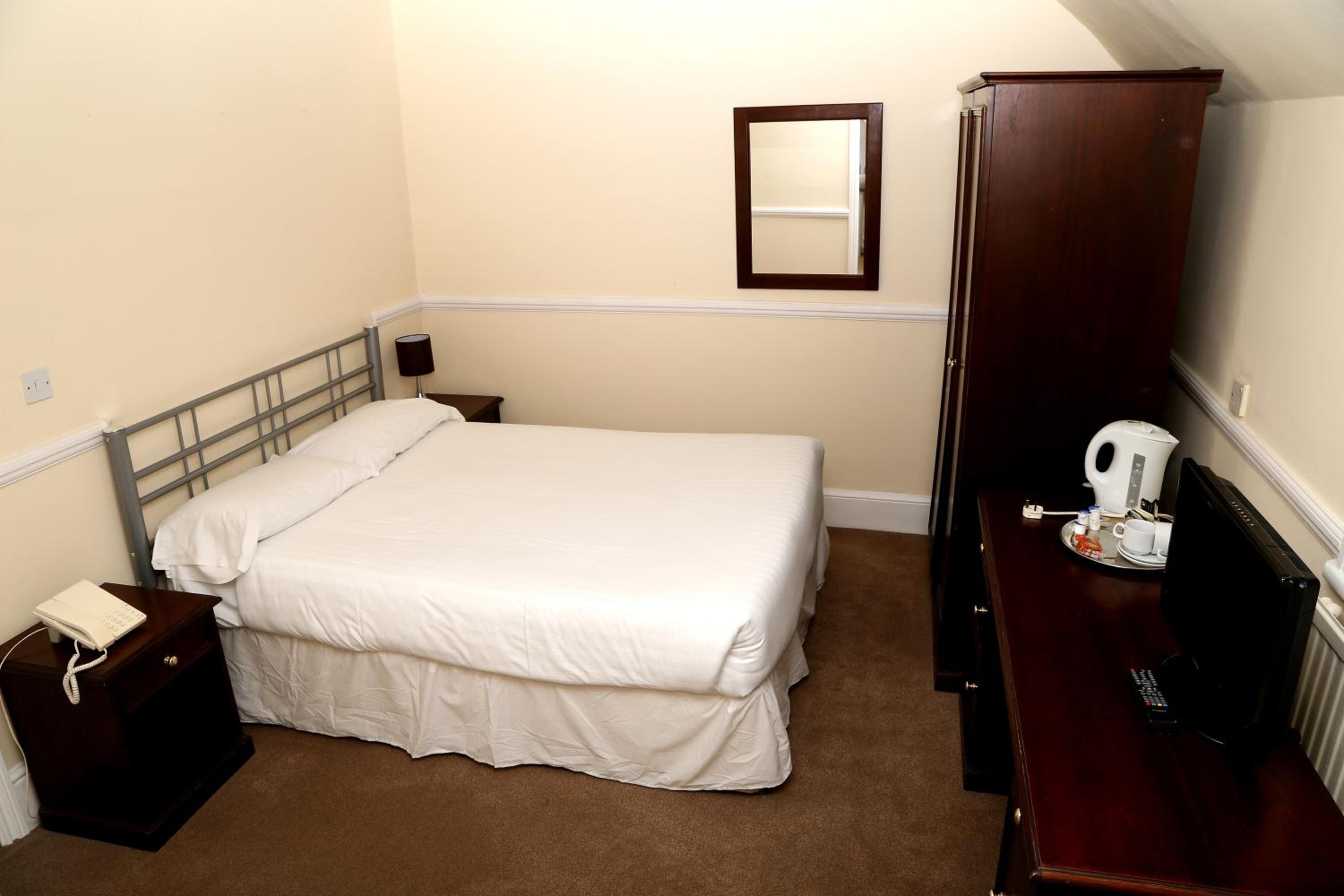 Double Room with Private Bathroom - Photo 6