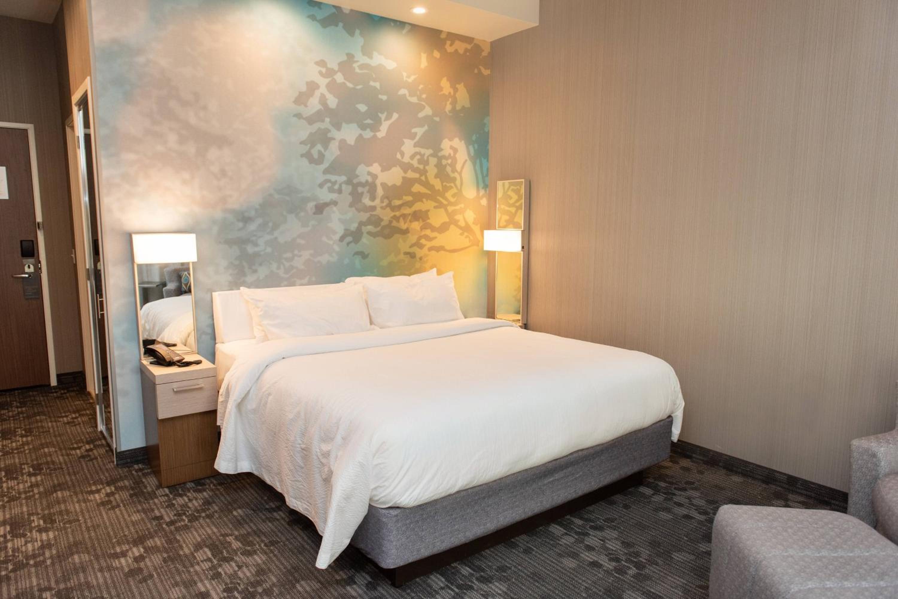 Guest Room, 1 King - Photo 2