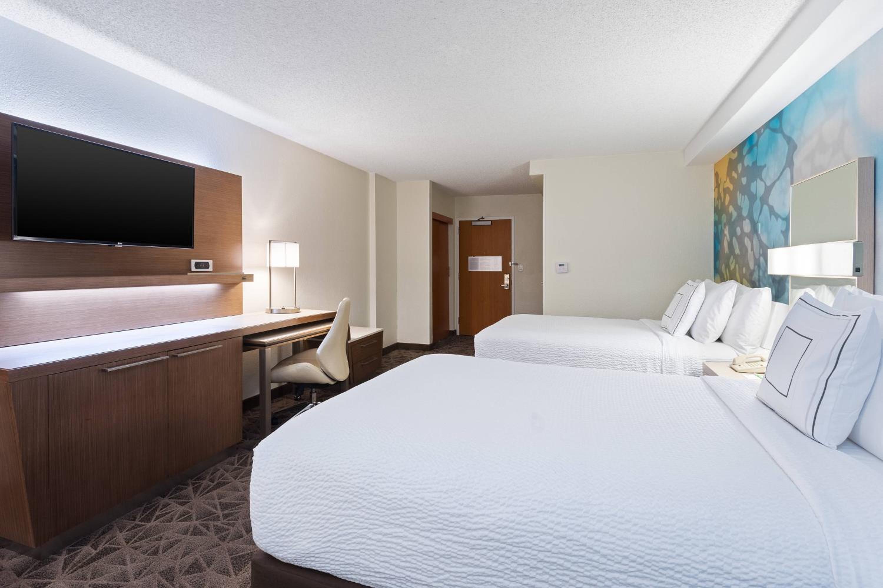 Double Room with Two Double Beds and Bathtub - Mobility Access/Hearing Accessible