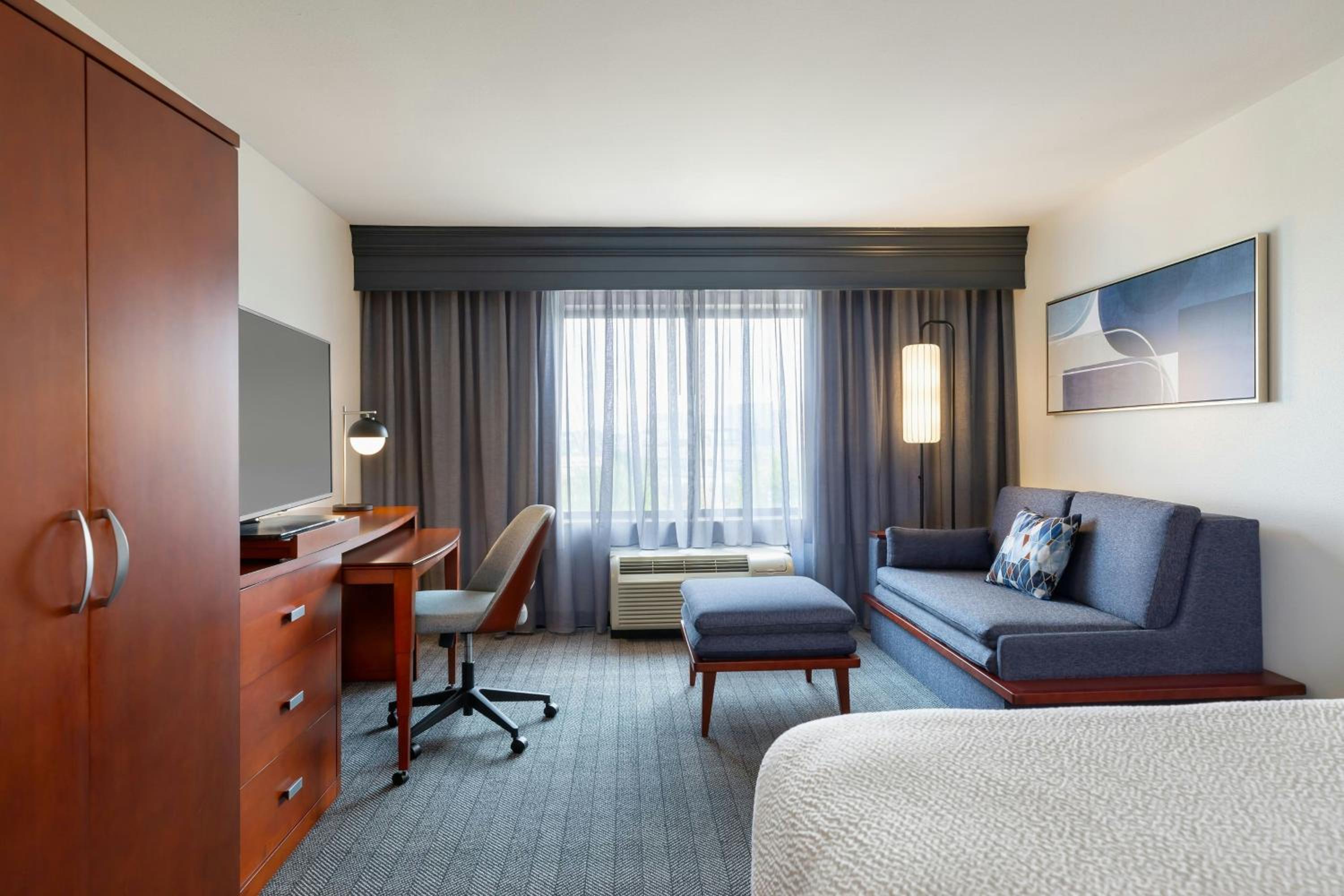 Newly Renovated King Room with Sofa Bed and Adapted Tub - Mobility and Hearing Accessible photo 2