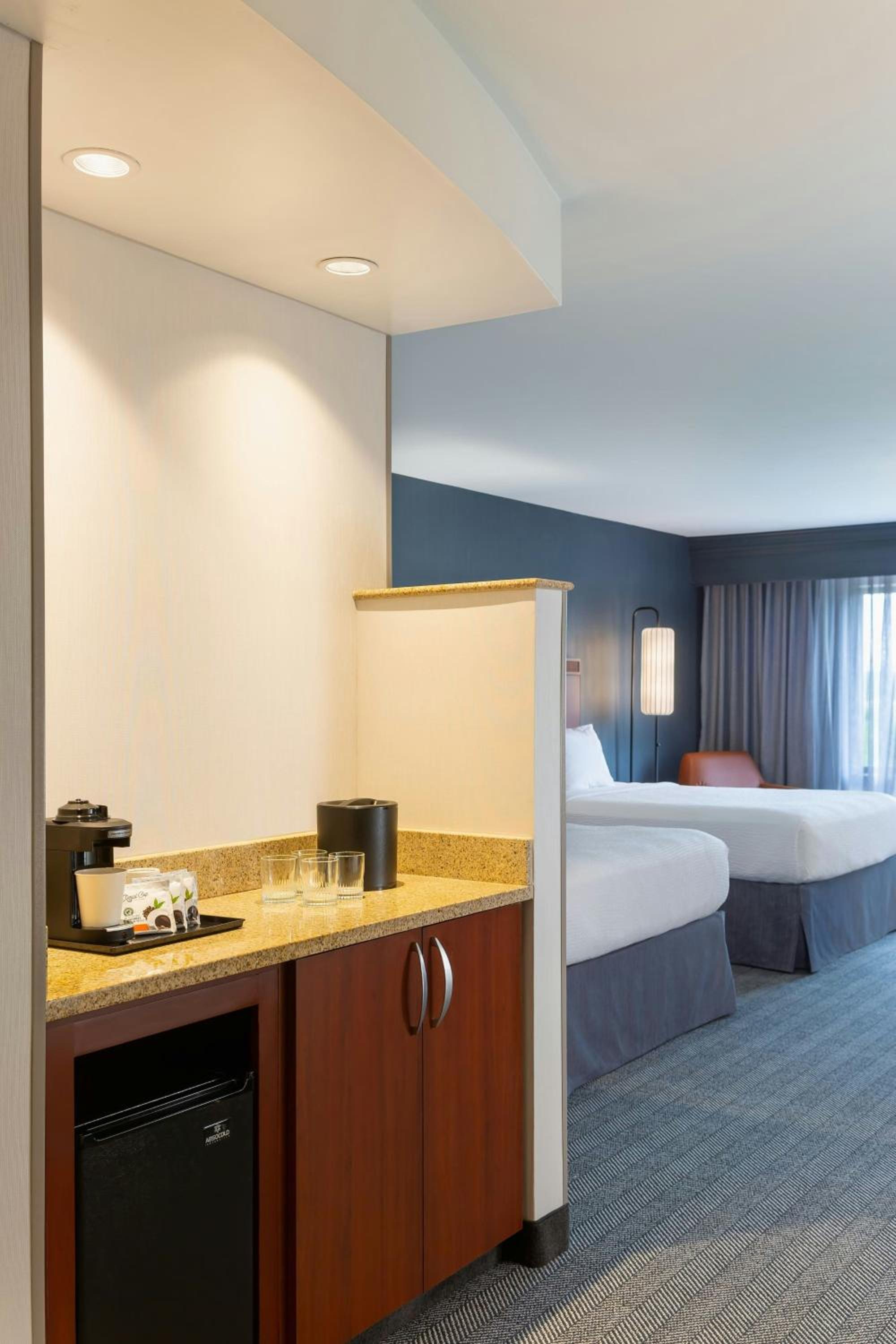 Newly Renovated Queen Room with Two Queen Beds and Adapted Tub - Mobility and Hearing Accessible photo 3
