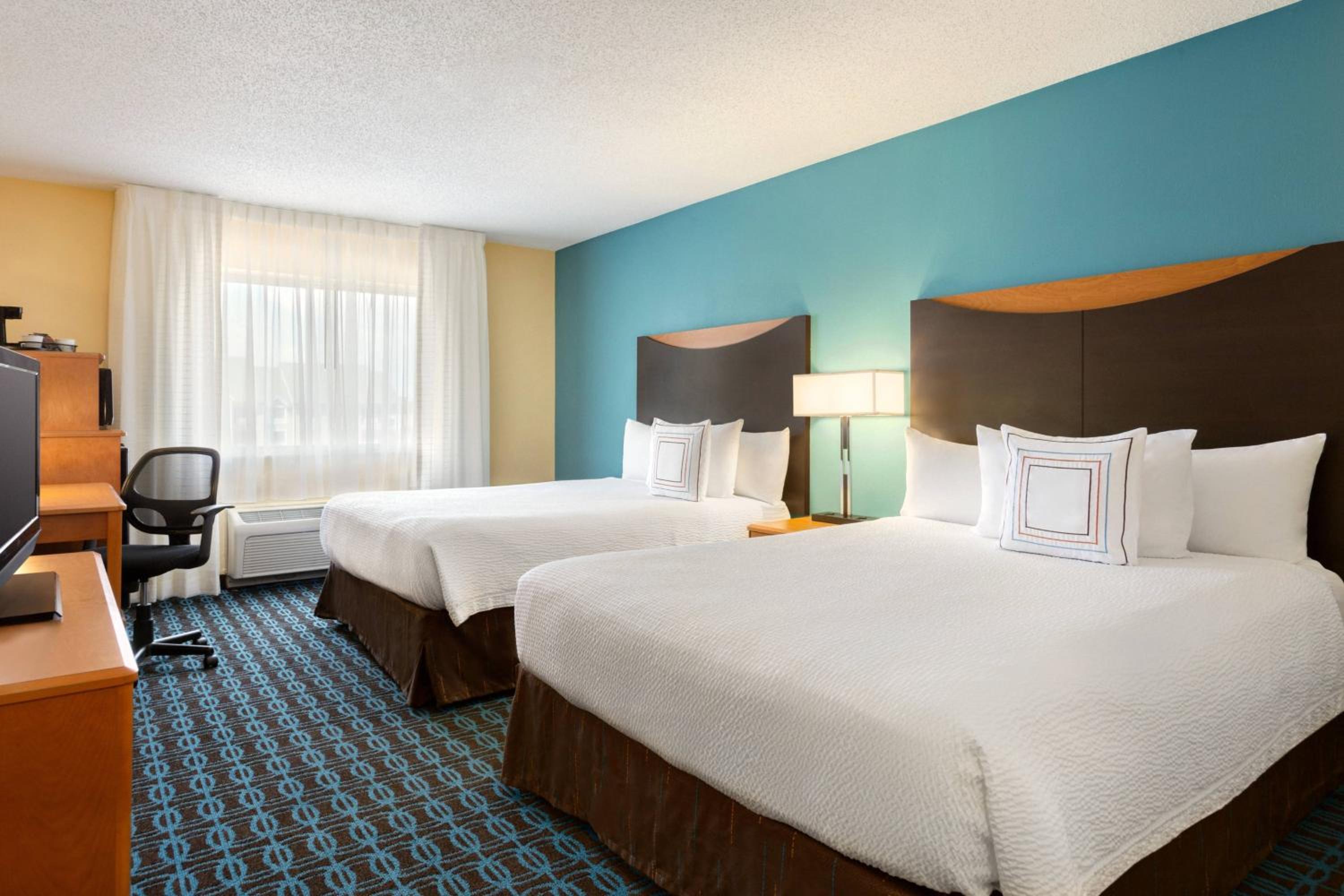 Queen Room with Two Queen Beds - Hearing Accessible
