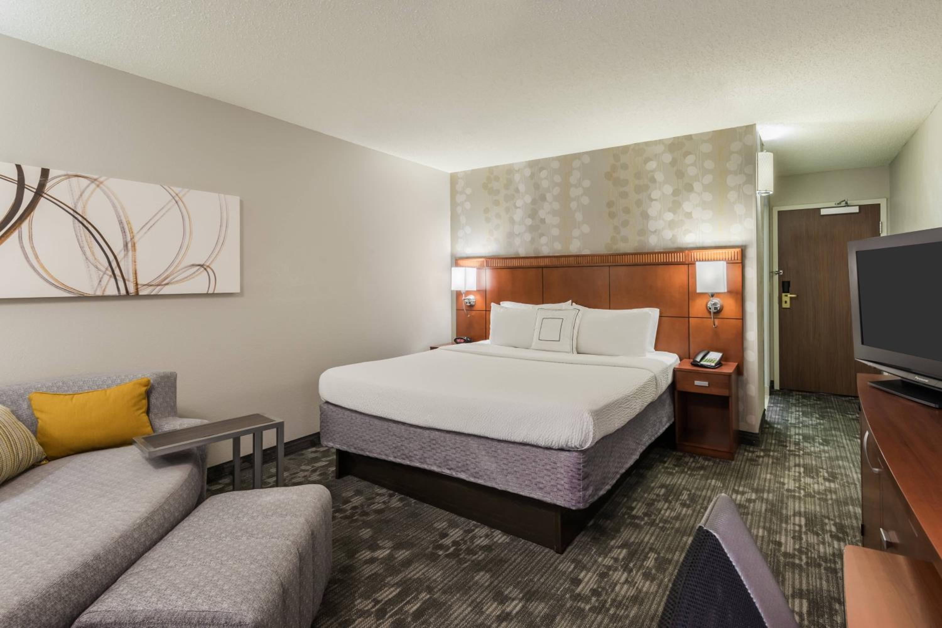 King Room with Bathtub and Sofa Bed - Mobility Access/Hearing Accessible - Photo 6