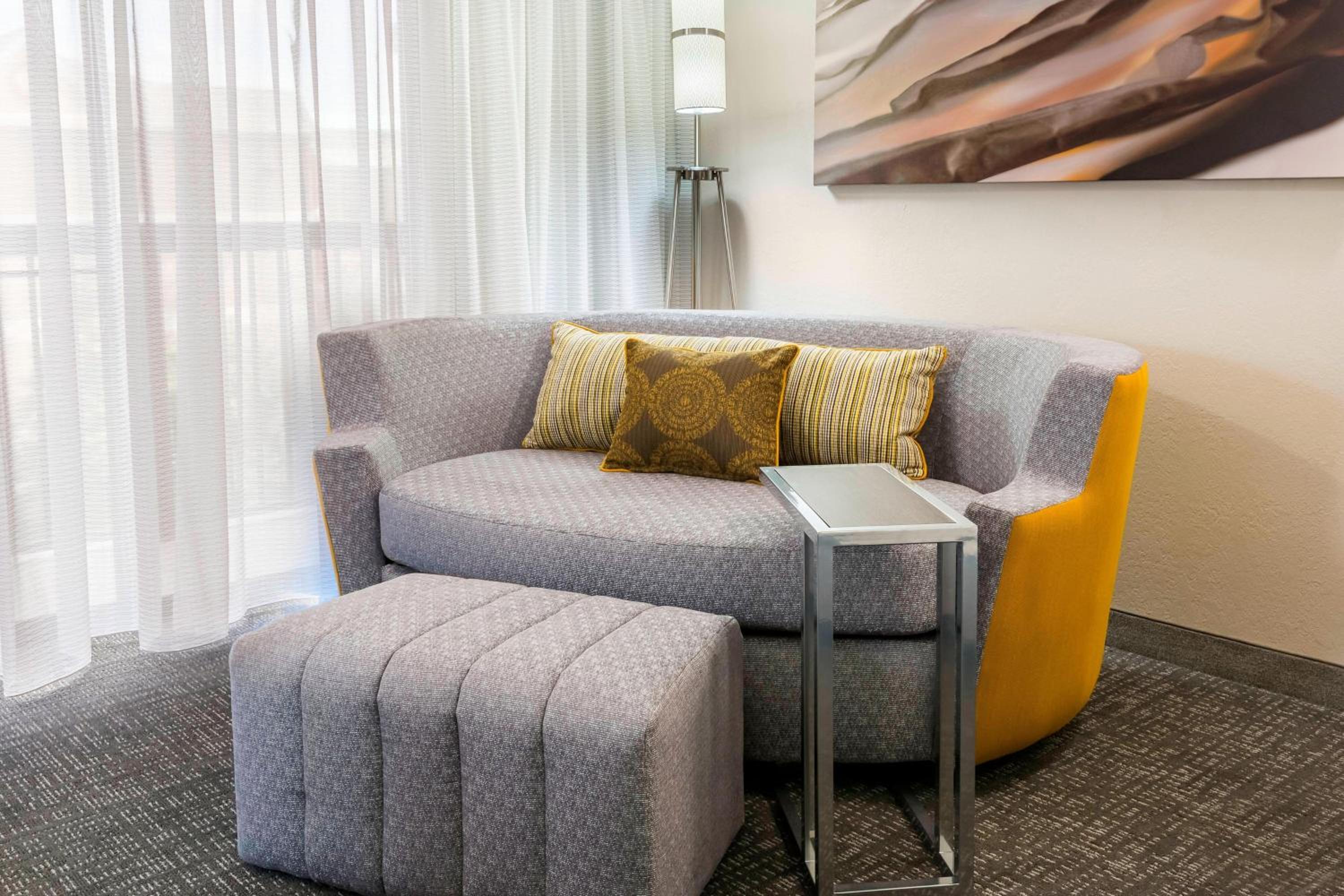 King Room with Bathtub and Sofa Bed - Mobility Access/Hearing Accessible - Photo 7