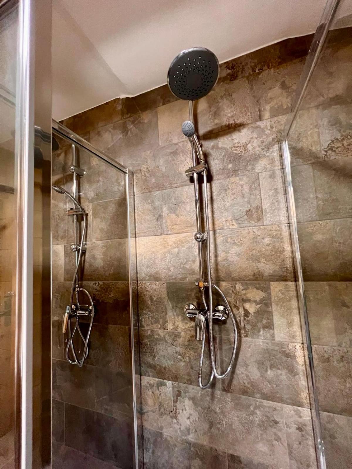 Double Room with Shared Bathroom photo 3