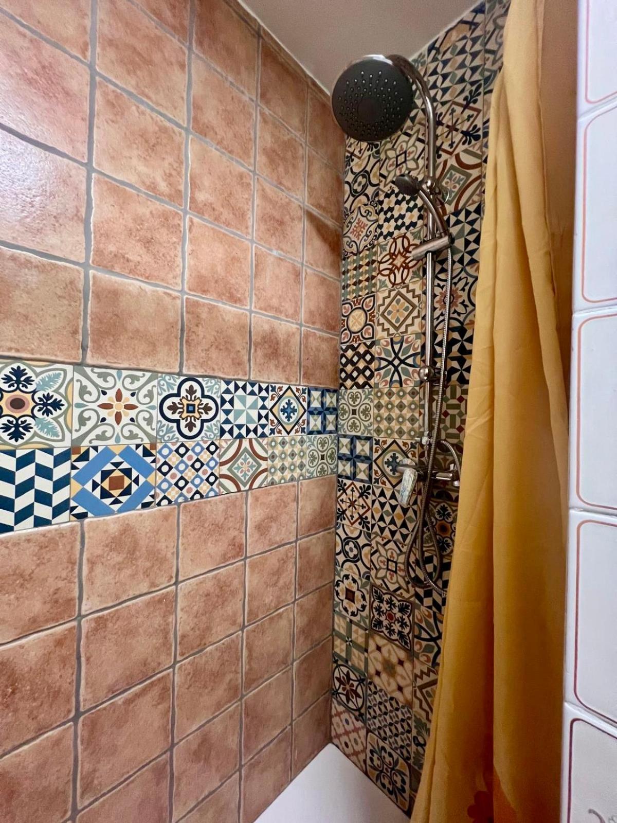 Single Room with Bathroom photo 3